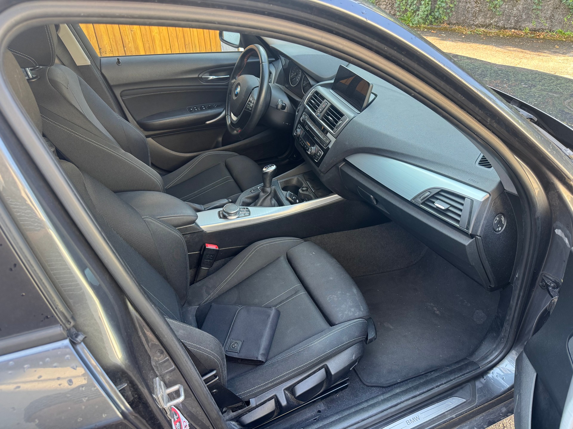BMW 118d xDrive-image-6