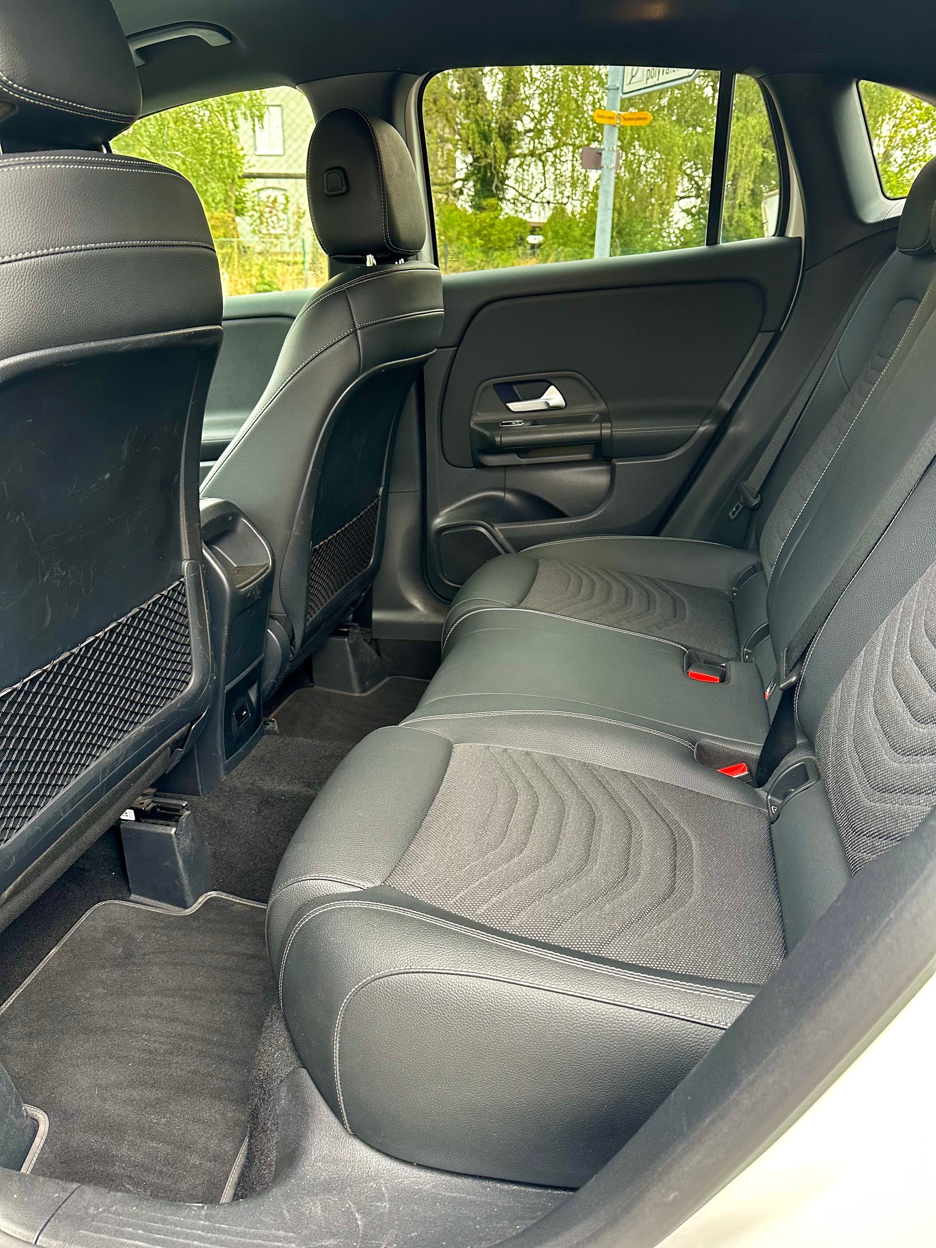 MERCEDES-BENZ GLA 200 Style 7G-DCT-image-12
