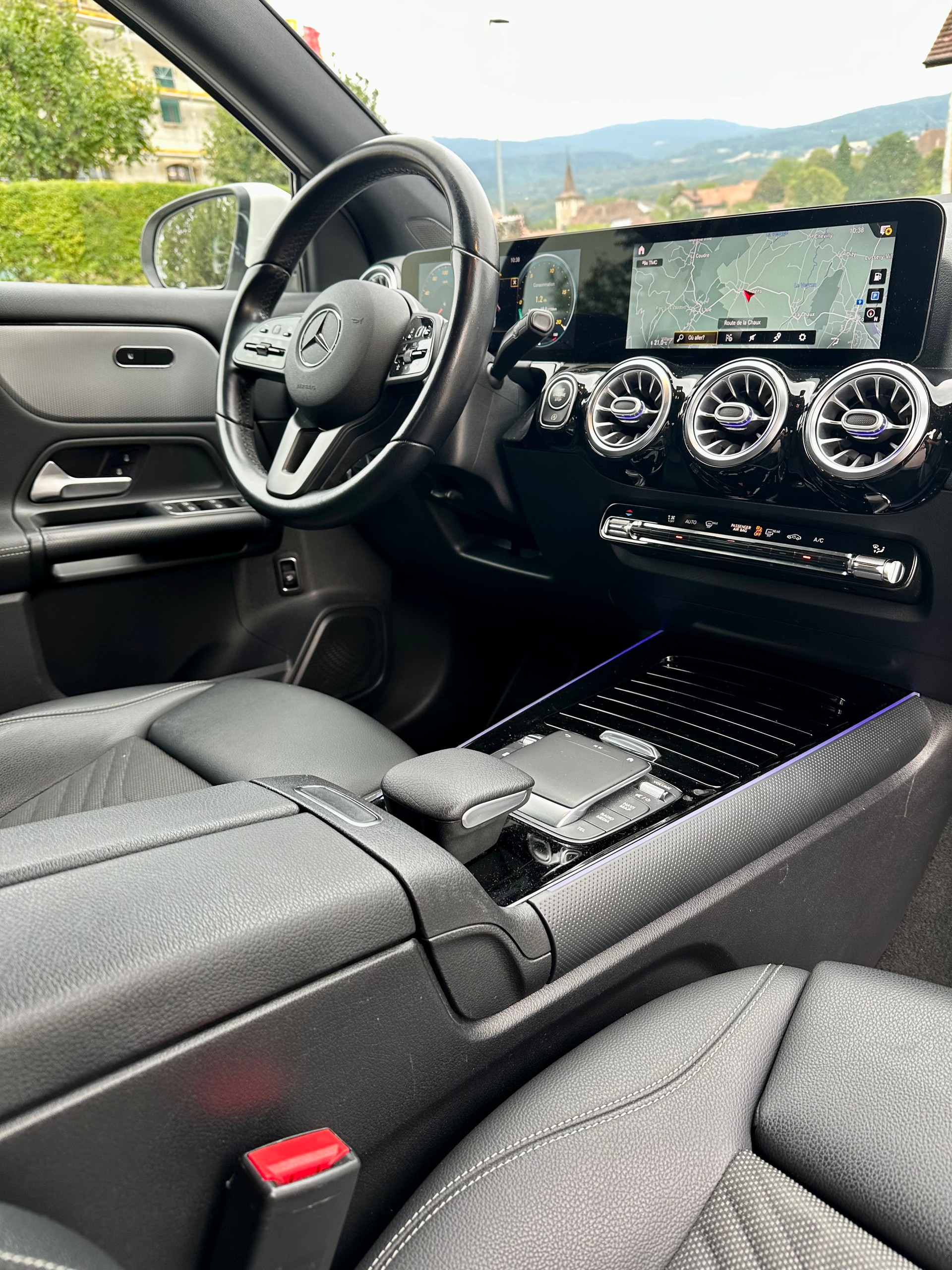 MERCEDES-BENZ GLA 200 Style 7G-DCT-image-10