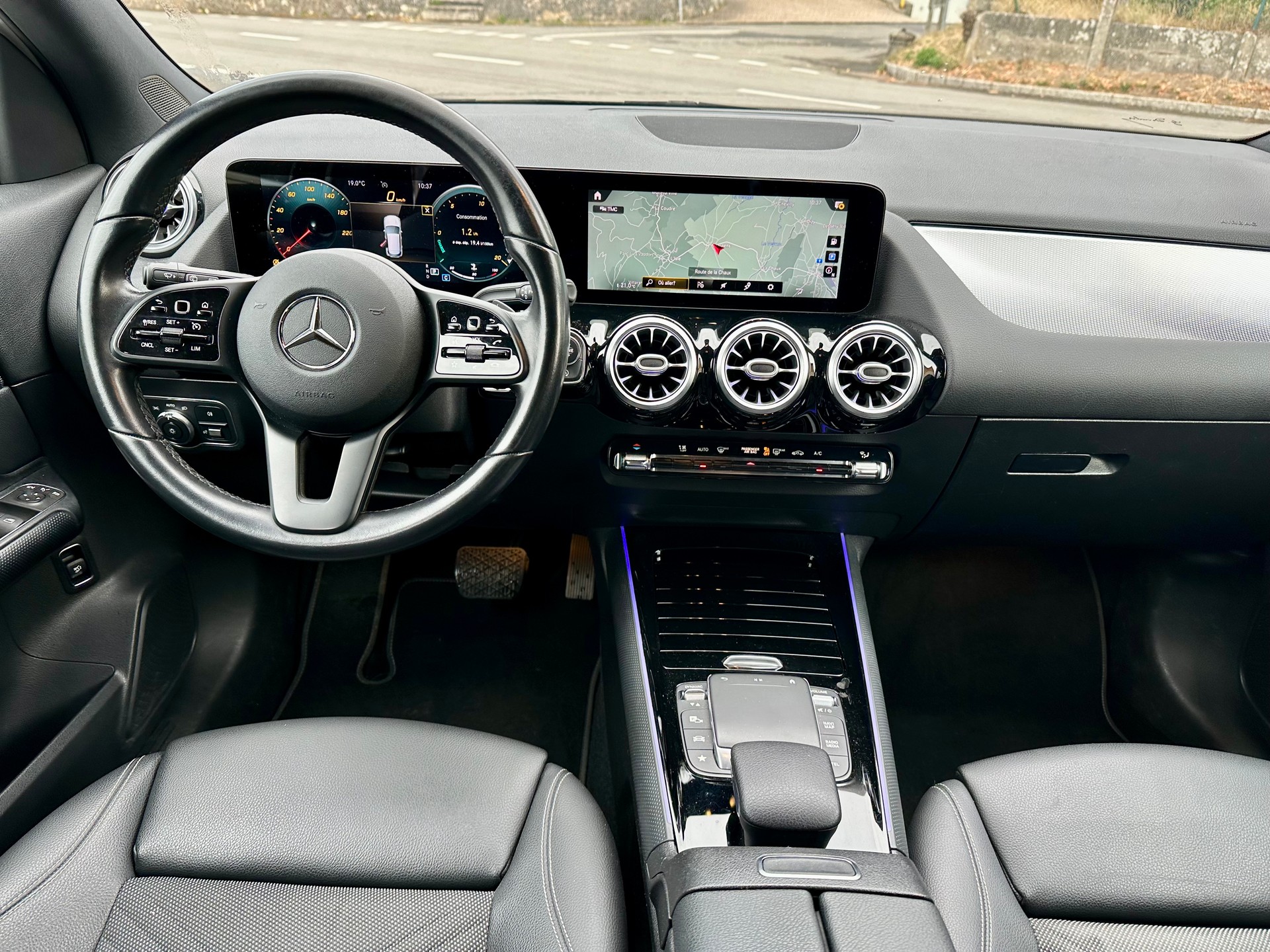MERCEDES-BENZ GLA 200 Style 7G-DCT-image-8