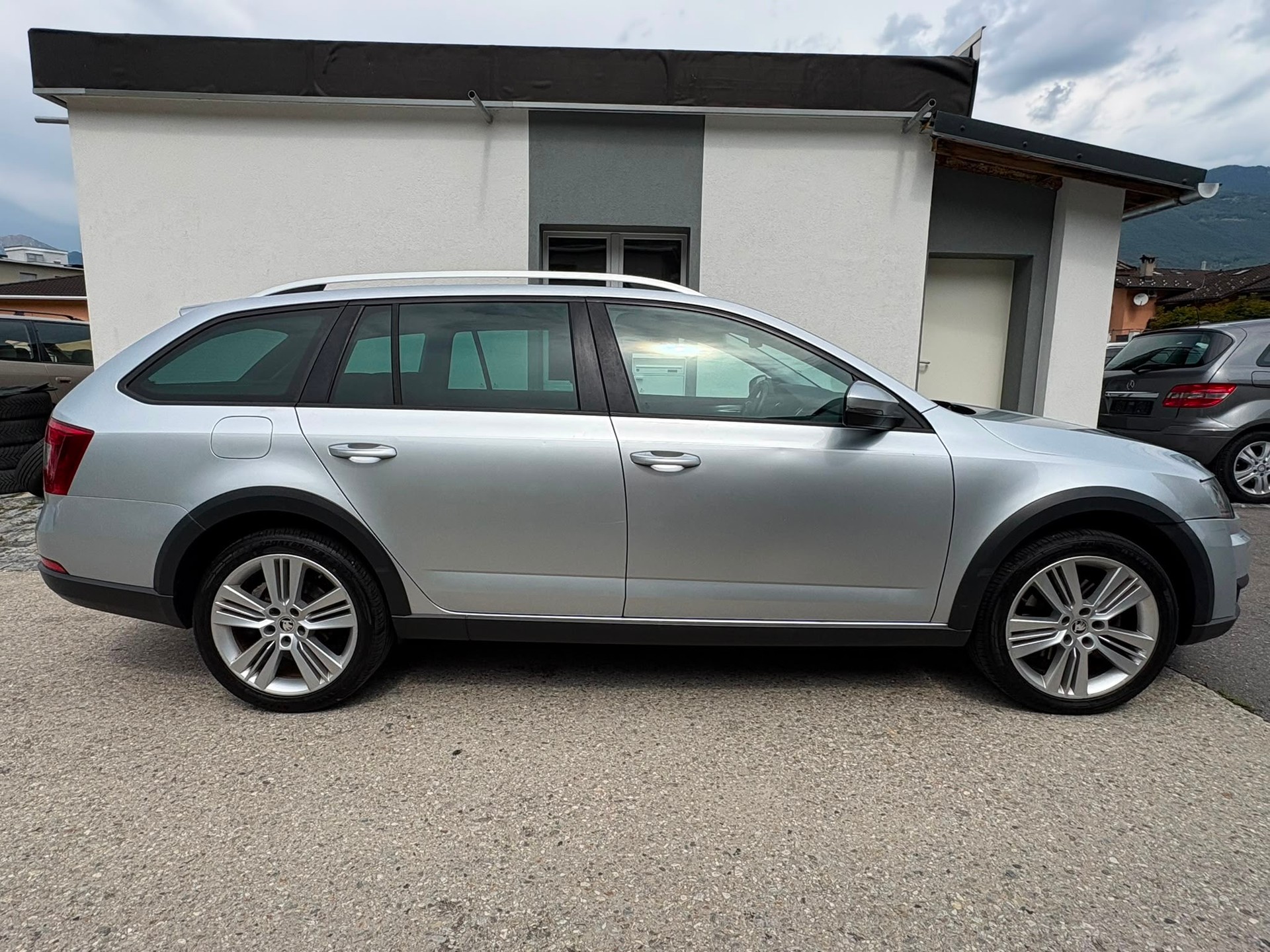 SKODA Octavia Combi 2.0 TDI Scout 4x4 DSG-image-5