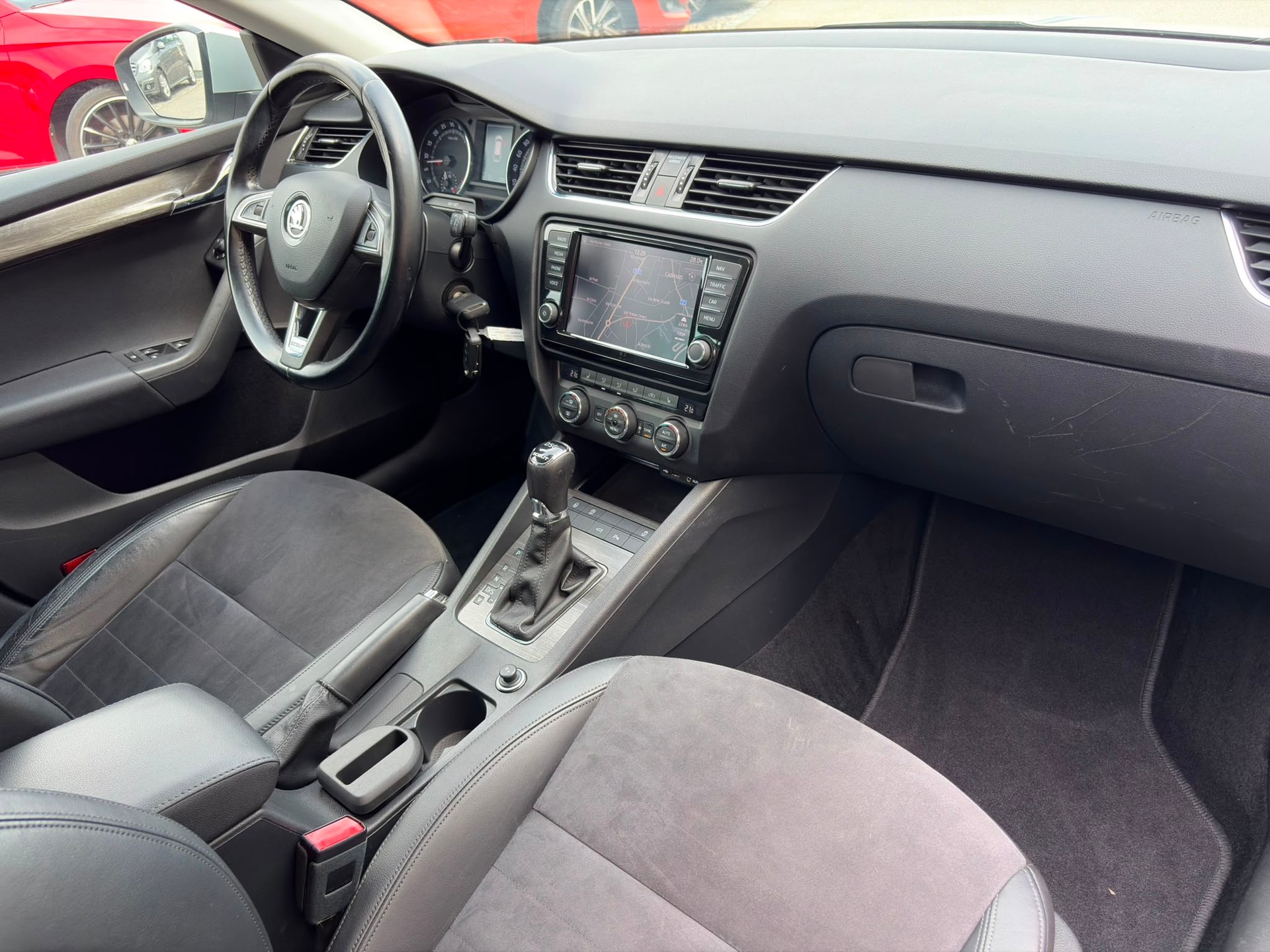 SKODA Octavia Combi 2.0 TDI Scout 4x4 DSG-image-7