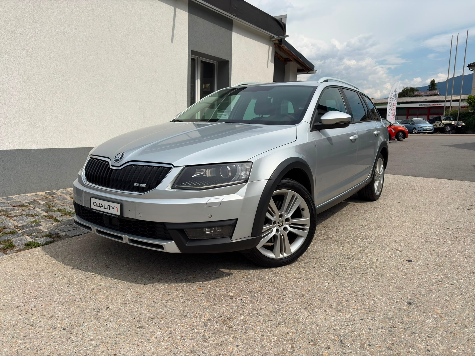 SKODA Octavia Combi 2.0 TDI Scout 4x4 DSG-image-1