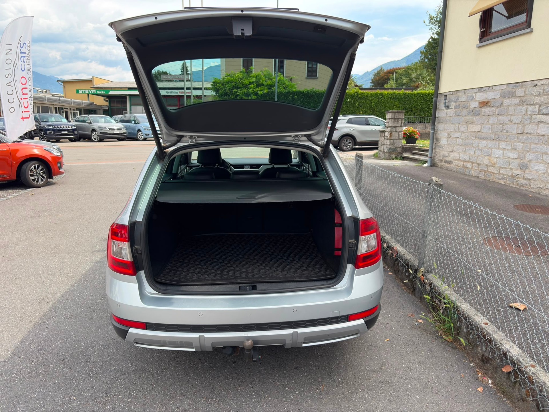 SKODA Octavia Combi 2.0 TDI Scout 4x4 DSG-image-11