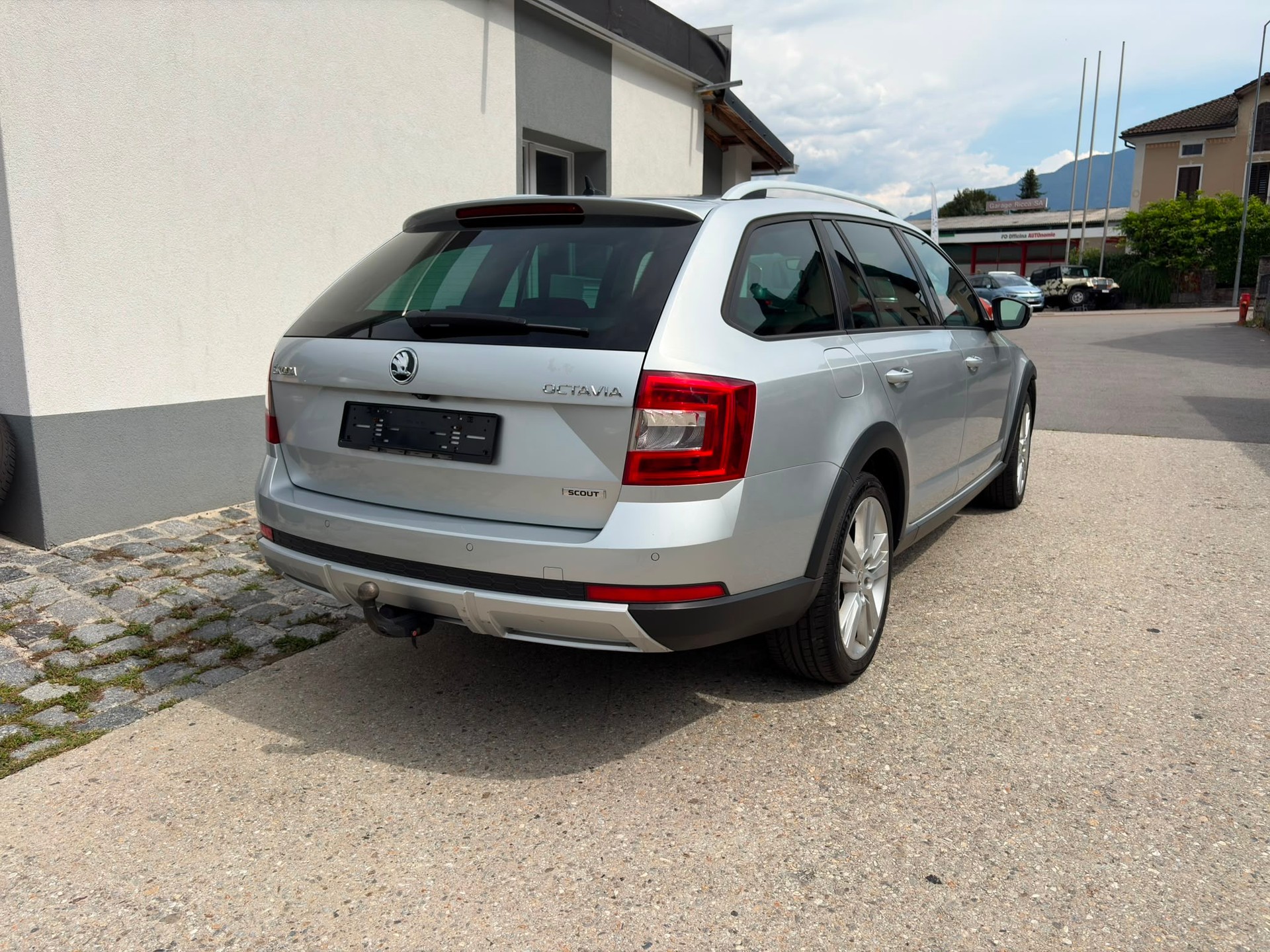 SKODA Octavia Combi 2.0 TDI Scout 4x4 DSG-image-3