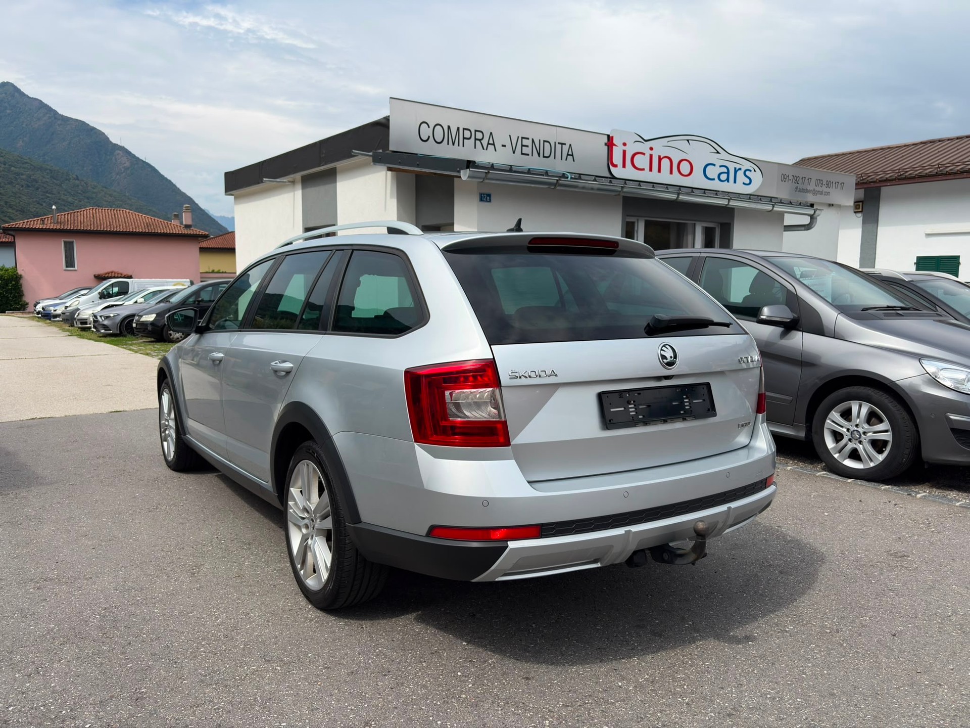 SKODA Octavia Combi 2.0 TDI Scout 4x4 DSG-image-2