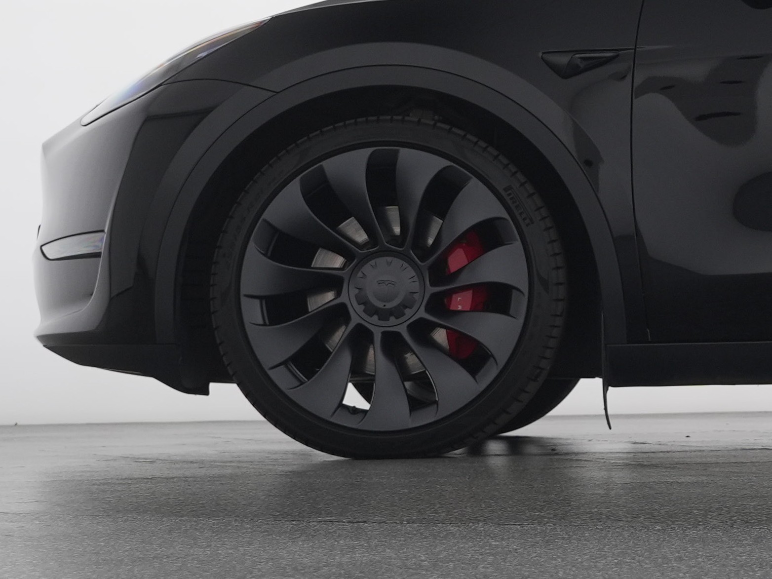 TESLA Model Y Performance-showroom-element-1