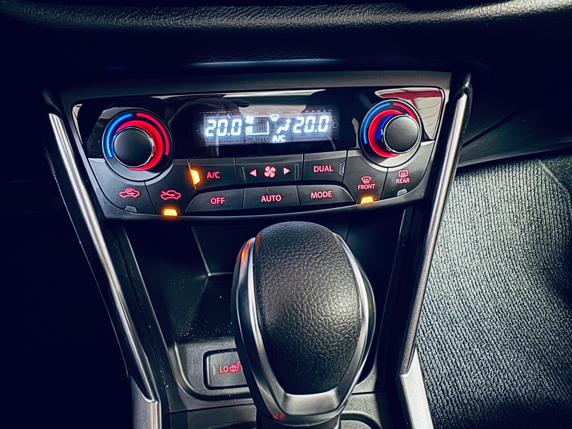 SUZUKI S-Cross 1.5 Compact Top Hybrid-image-25