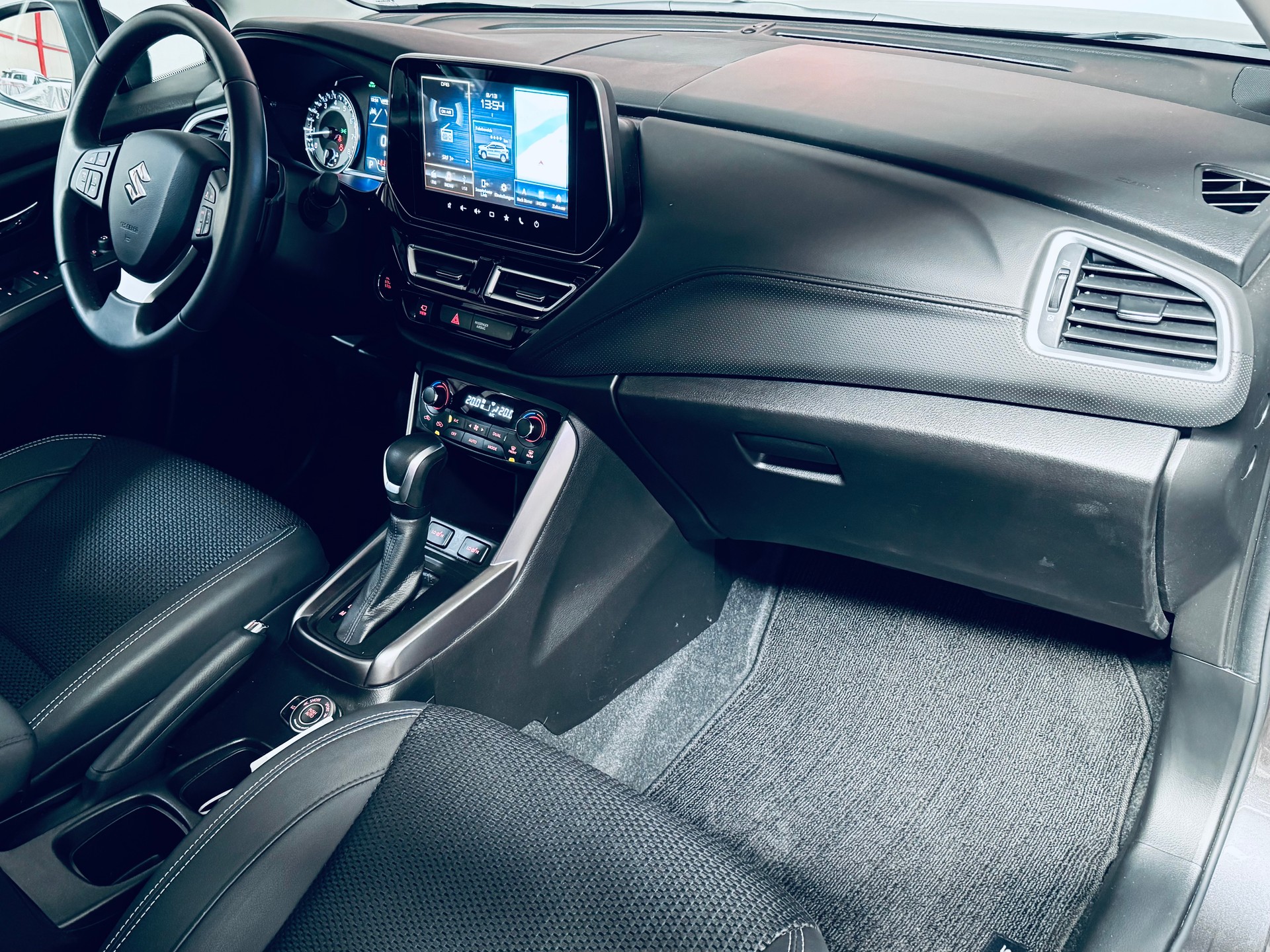 SUZUKI S-Cross 1.5 Compact Top Hybrid-image-16