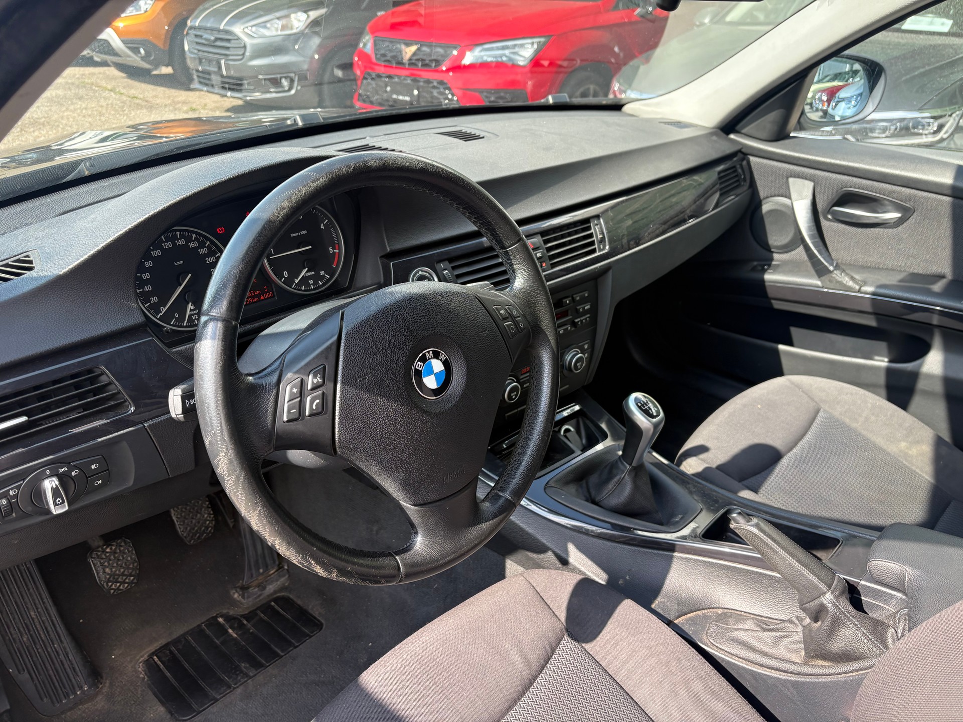 BMW 320d xDrive-image-8