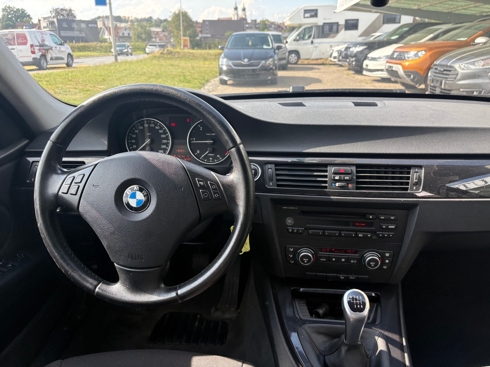 BMW 320d xDrive-image-12