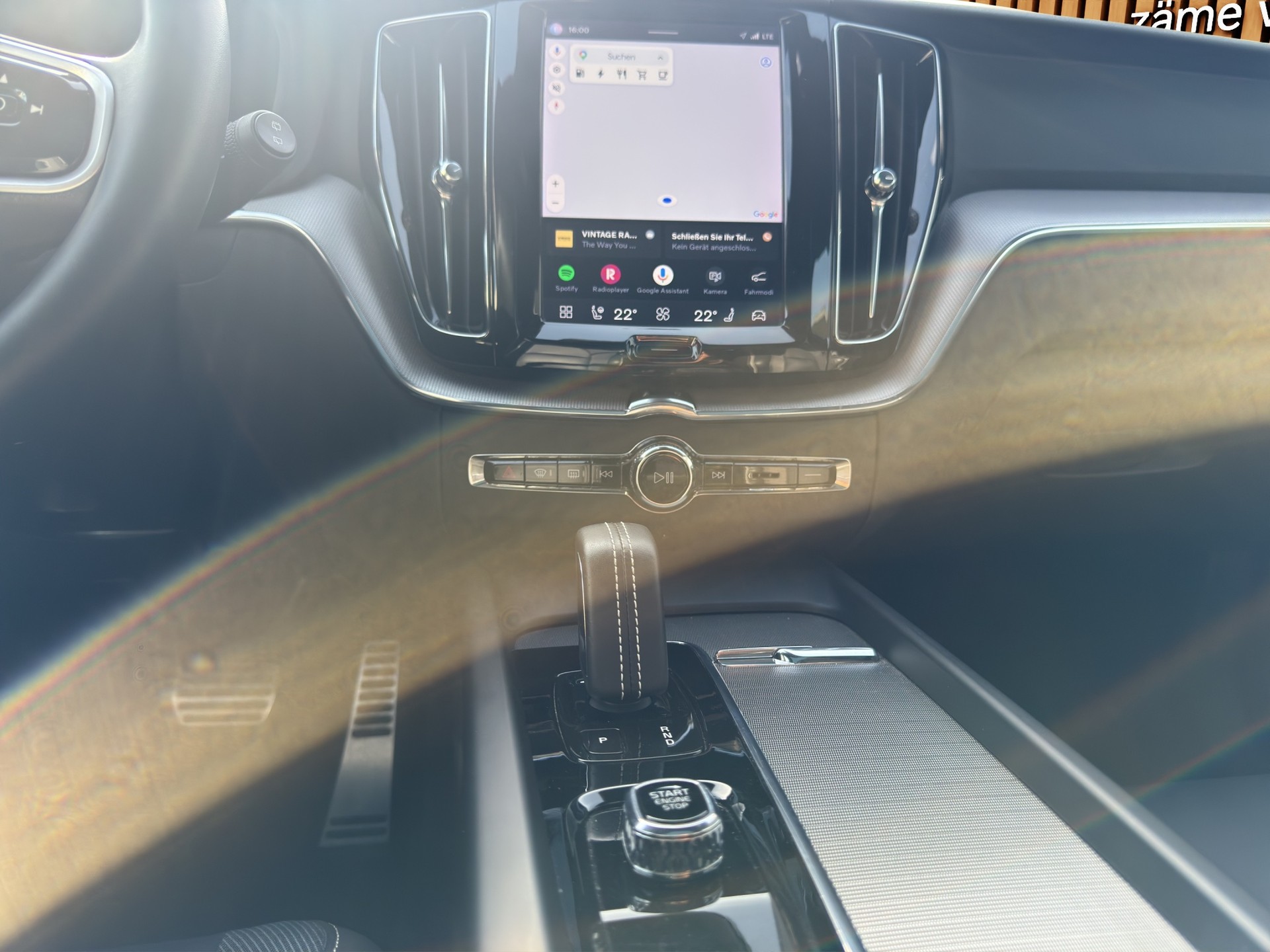 VOLVO XC60 2.0 T8 TE R-Design eAWD-image-11