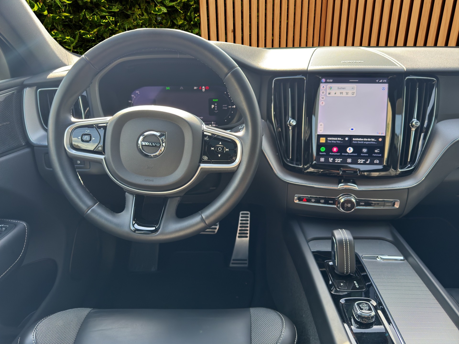 VOLVO XC60 2.0 T8 TE R-Design eAWD-image-9