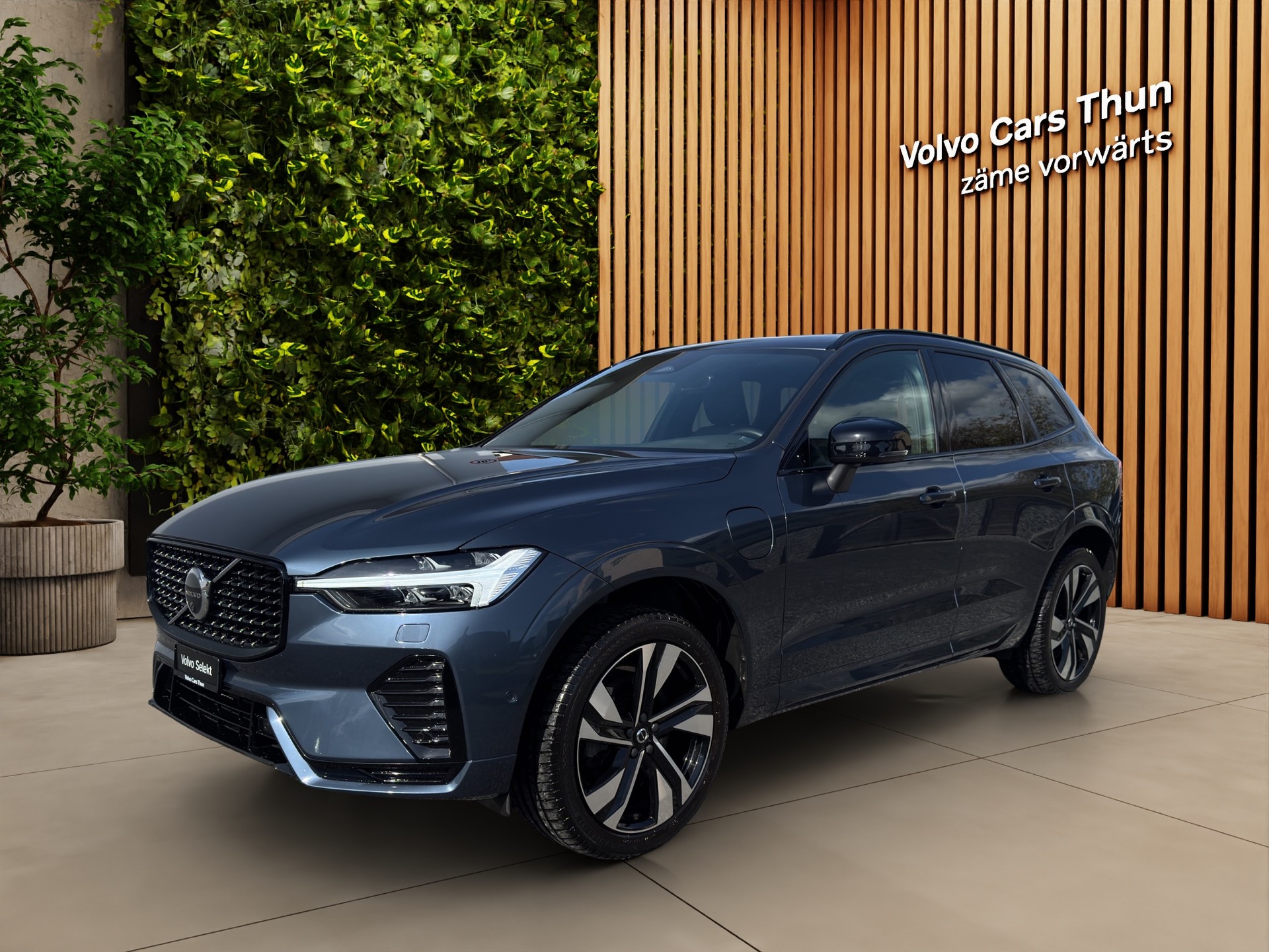 VOLVO XC60 2.0 T8 TE R-Design eAWD-image-0