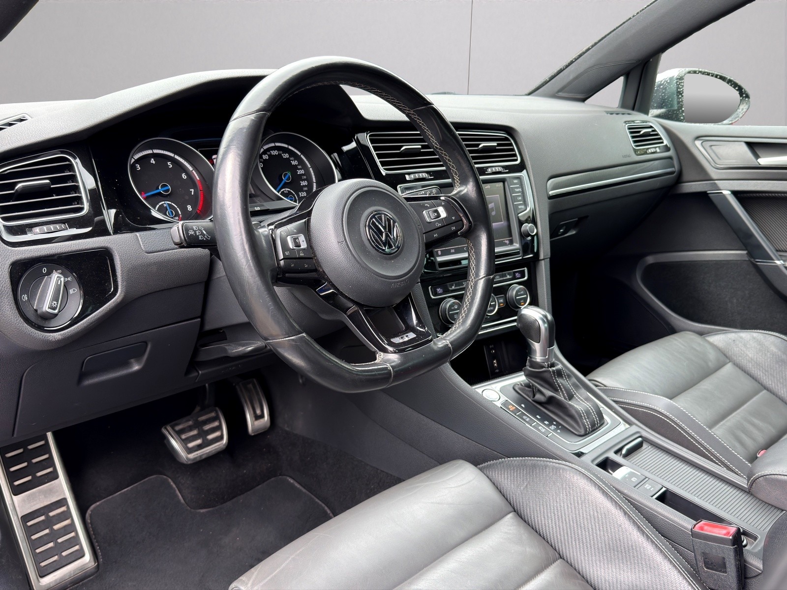 VW Golf 2.0 TSI R 4Motion DSG-image-8