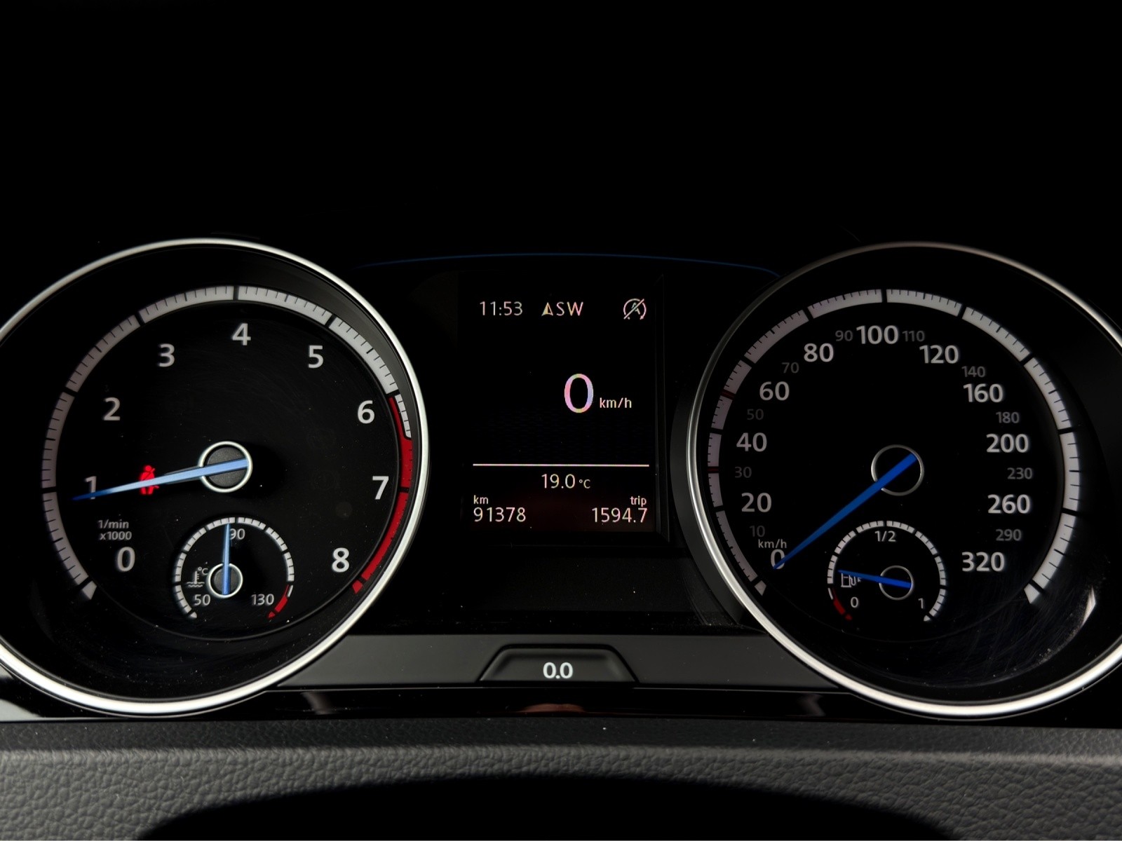 VW Golf 2.0 TSI R 4Motion DSG-image-16