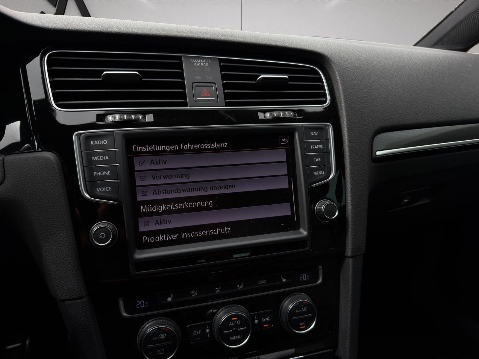 VW Golf 2.0 TSI R 4Motion DSG-image-19