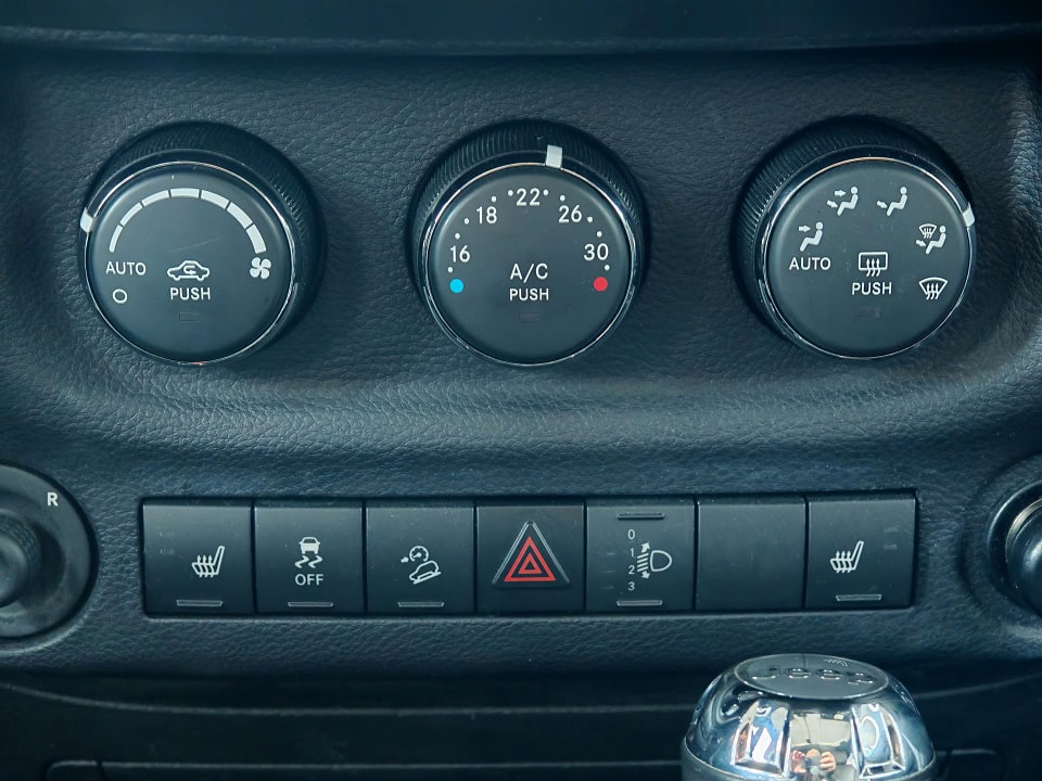 JEEP Wrangler 2.8CRD Unlimited Black Edition II Aut.-image-11