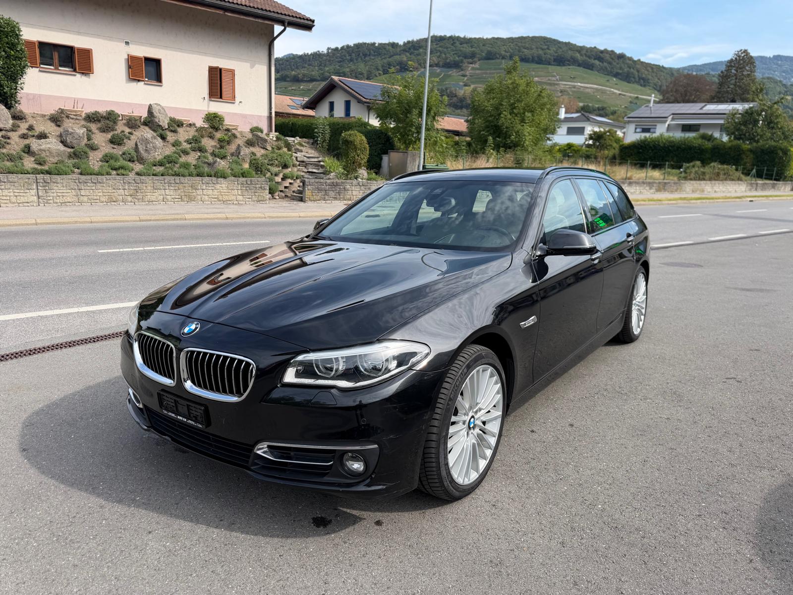 BMW 525d Touring xDrive Luxury Line Steptronic-image-0