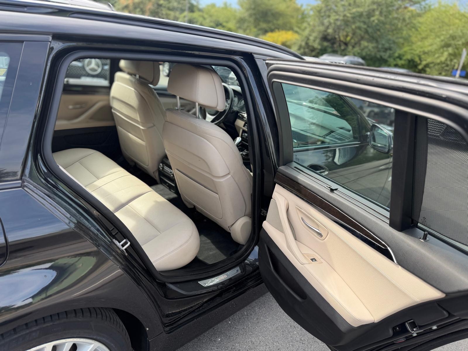 BMW 525d Touring xDrive Luxury Line Steptronic-image-12