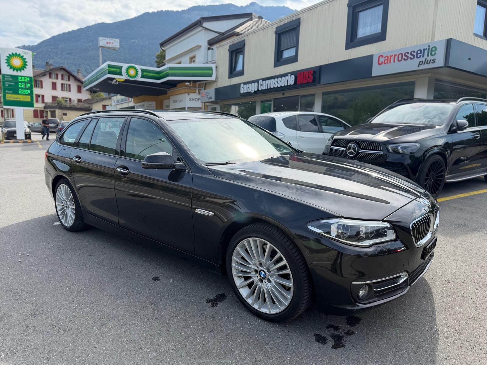 BMW 525d Touring xDrive Luxury Line Steptronic-image-2