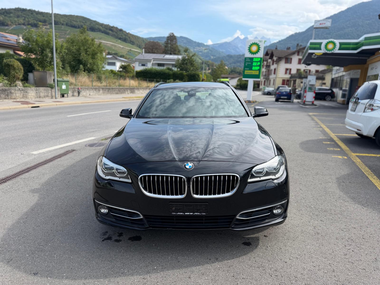 BMW 525d Touring xDrive Luxury Line Steptronic-image-1