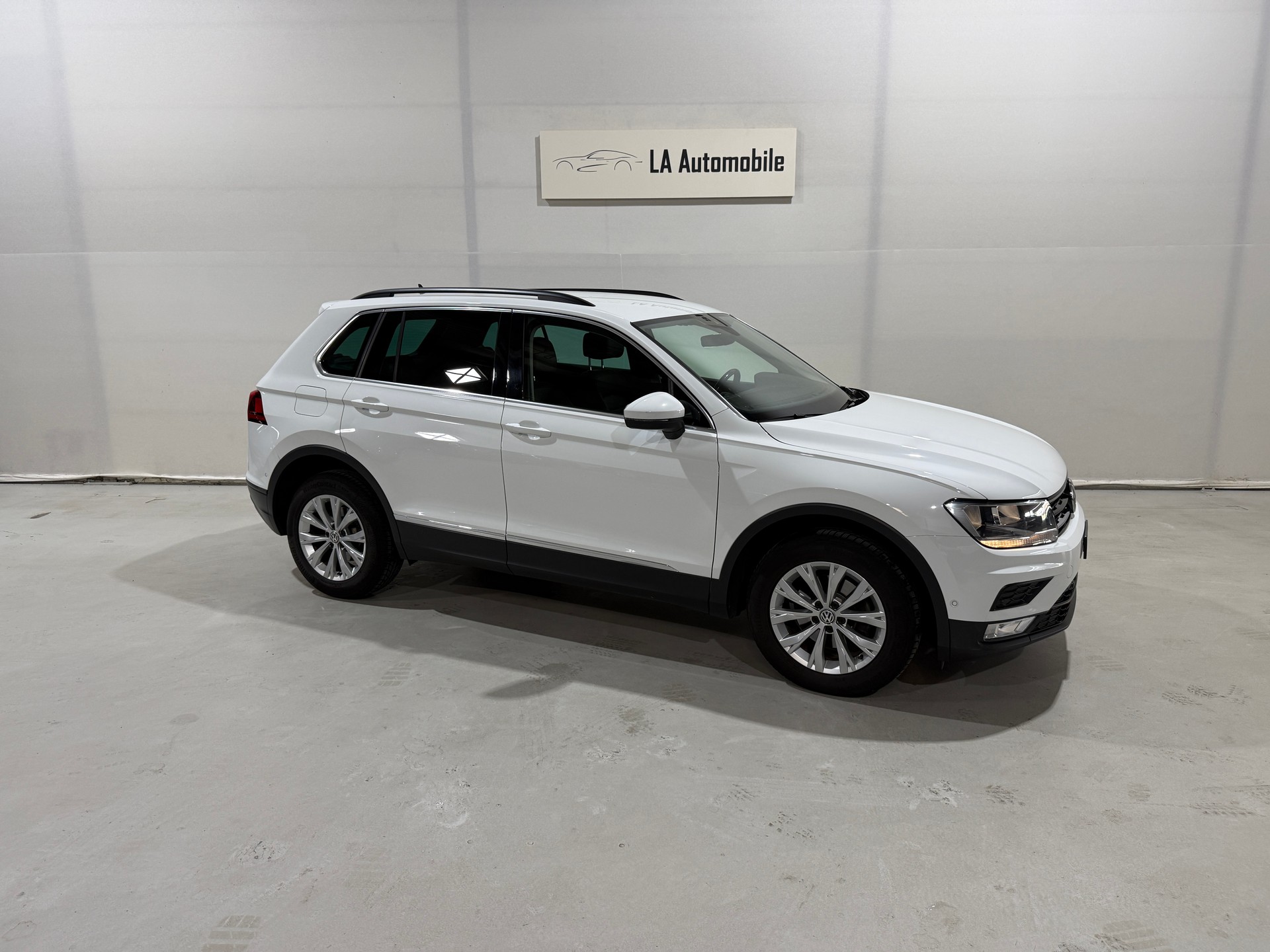 VW Tiguan 2.0 TDI SCR Comfortline 4Motion DSG-image-5