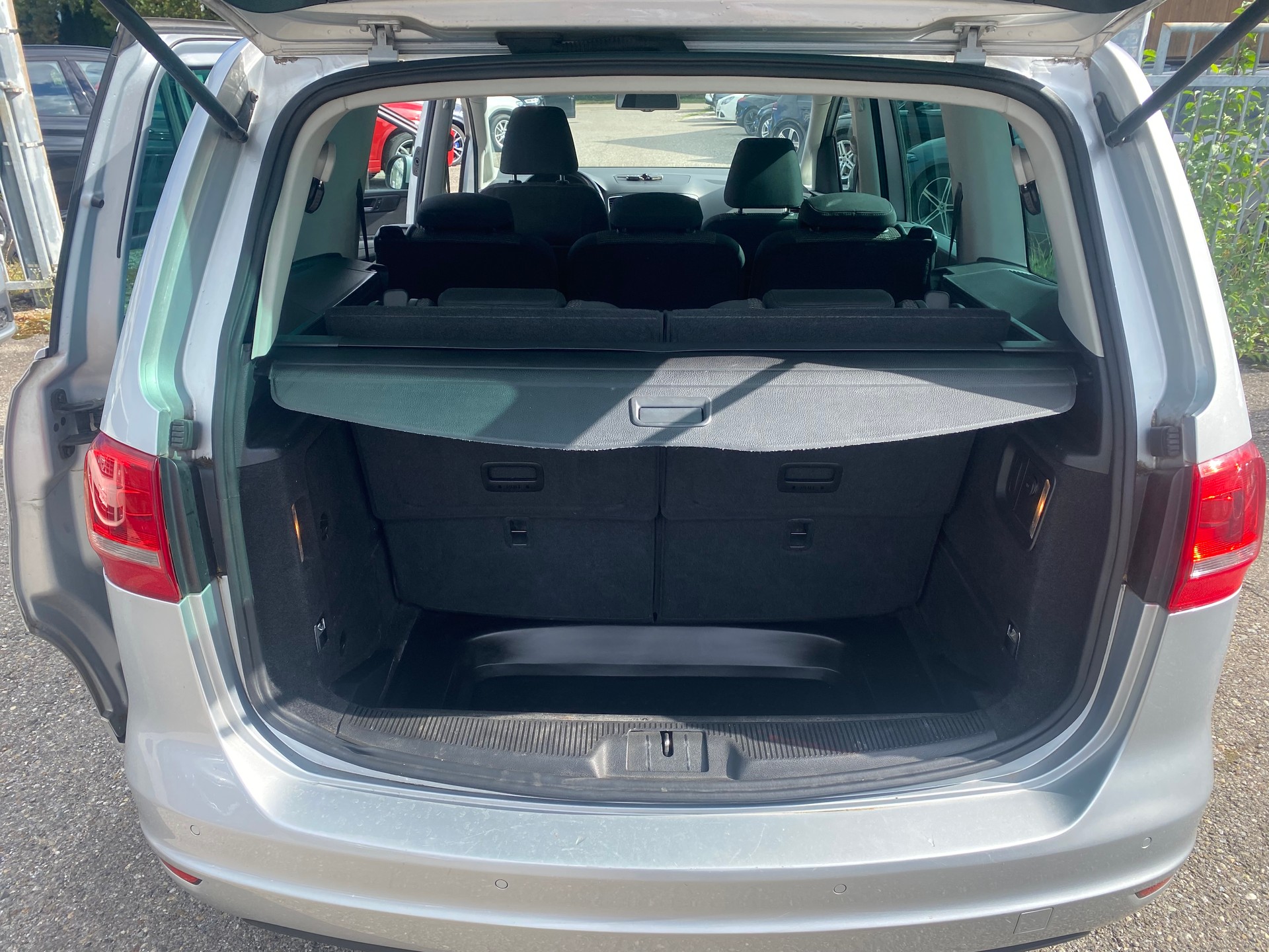 VW Sharan 2.0 TDI BlueMotion Technology Trendline-image-11
