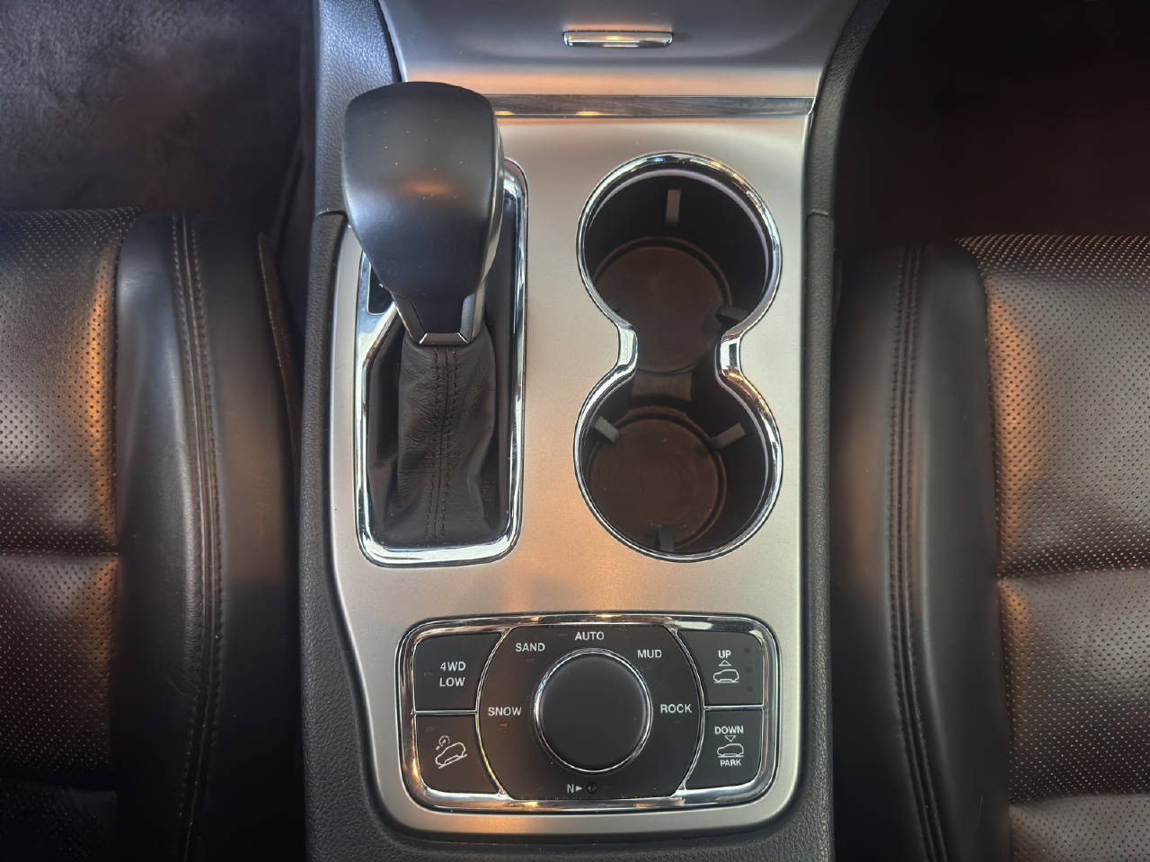 JEEP Grand Cherokee 3.0 CRD 250 Overland-image-15