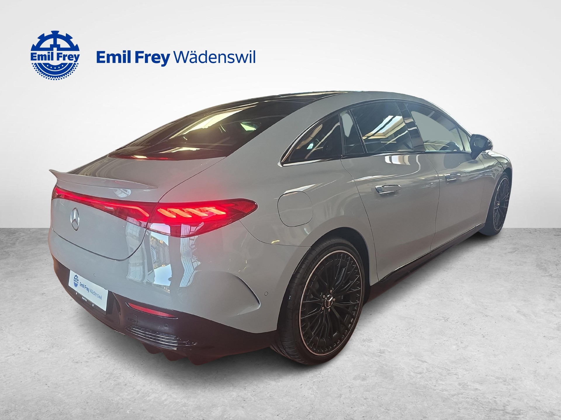 MERCEDES-BENZ EQE 53 AMG 4MATIC+ Executive Edition Limousine-showroom-element-3