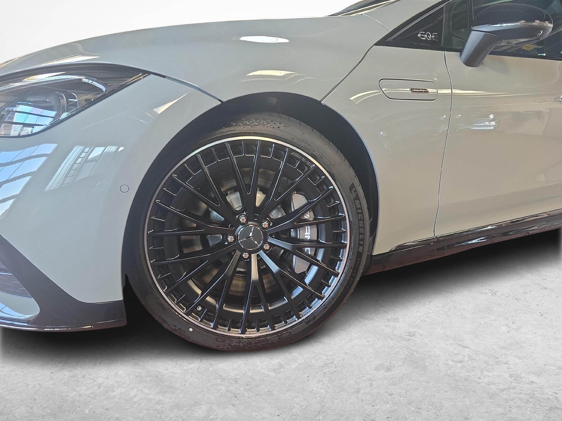 MERCEDES-BENZ EQE 53 AMG 4MATIC+ Executive Edition Limousine-image-9