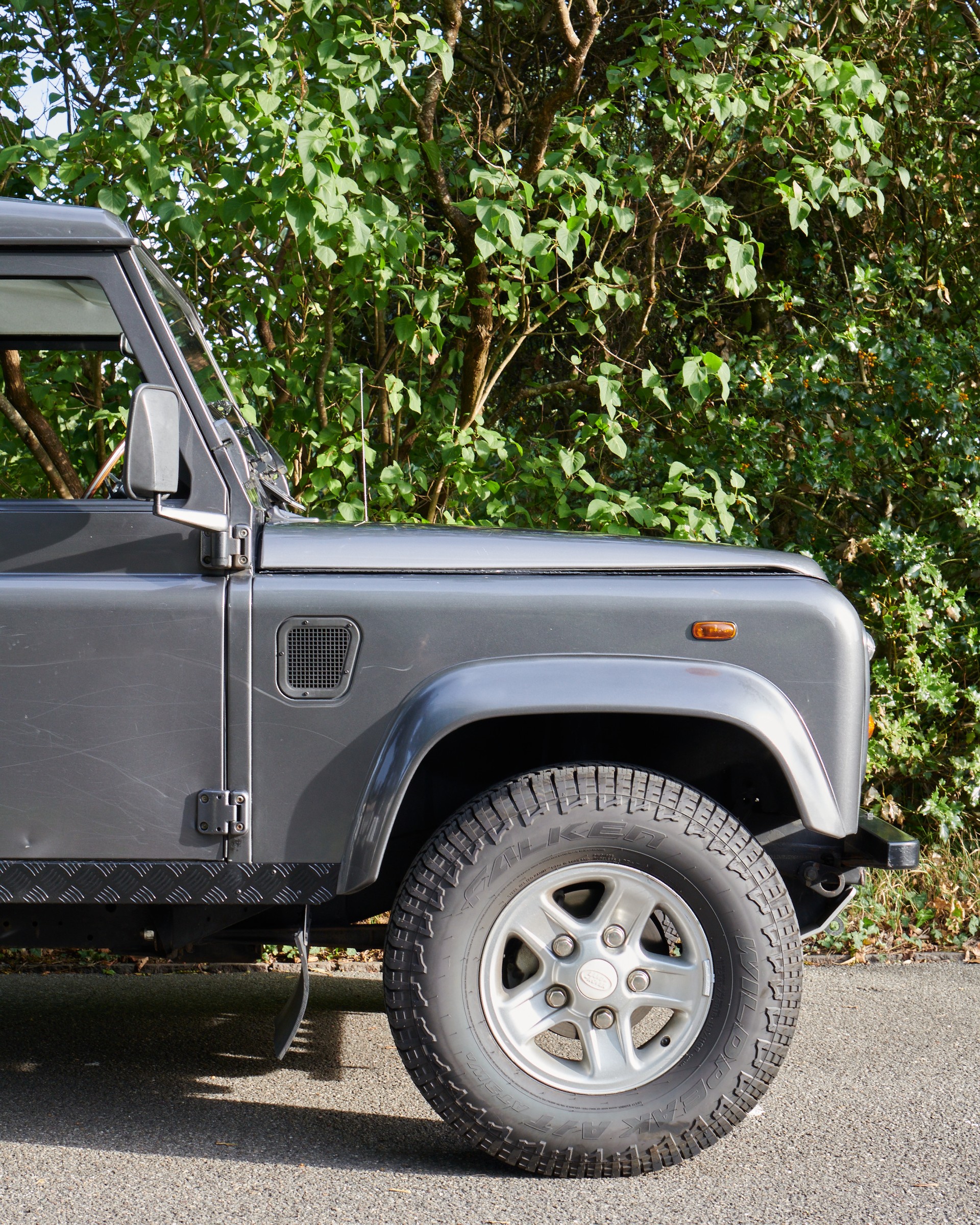 LAND ROVER 90 TD5-image-1