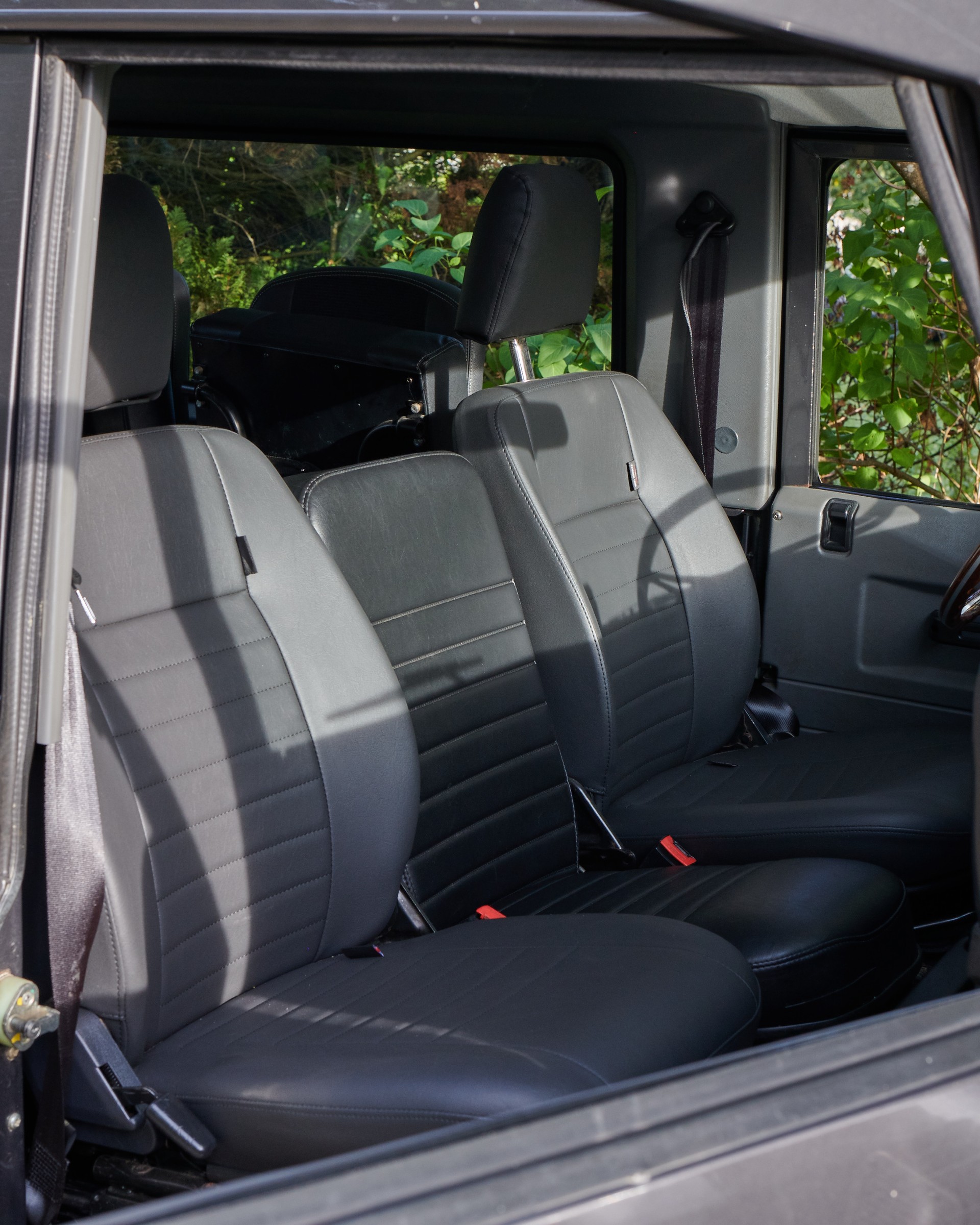LAND ROVER 90 TD5-image-8