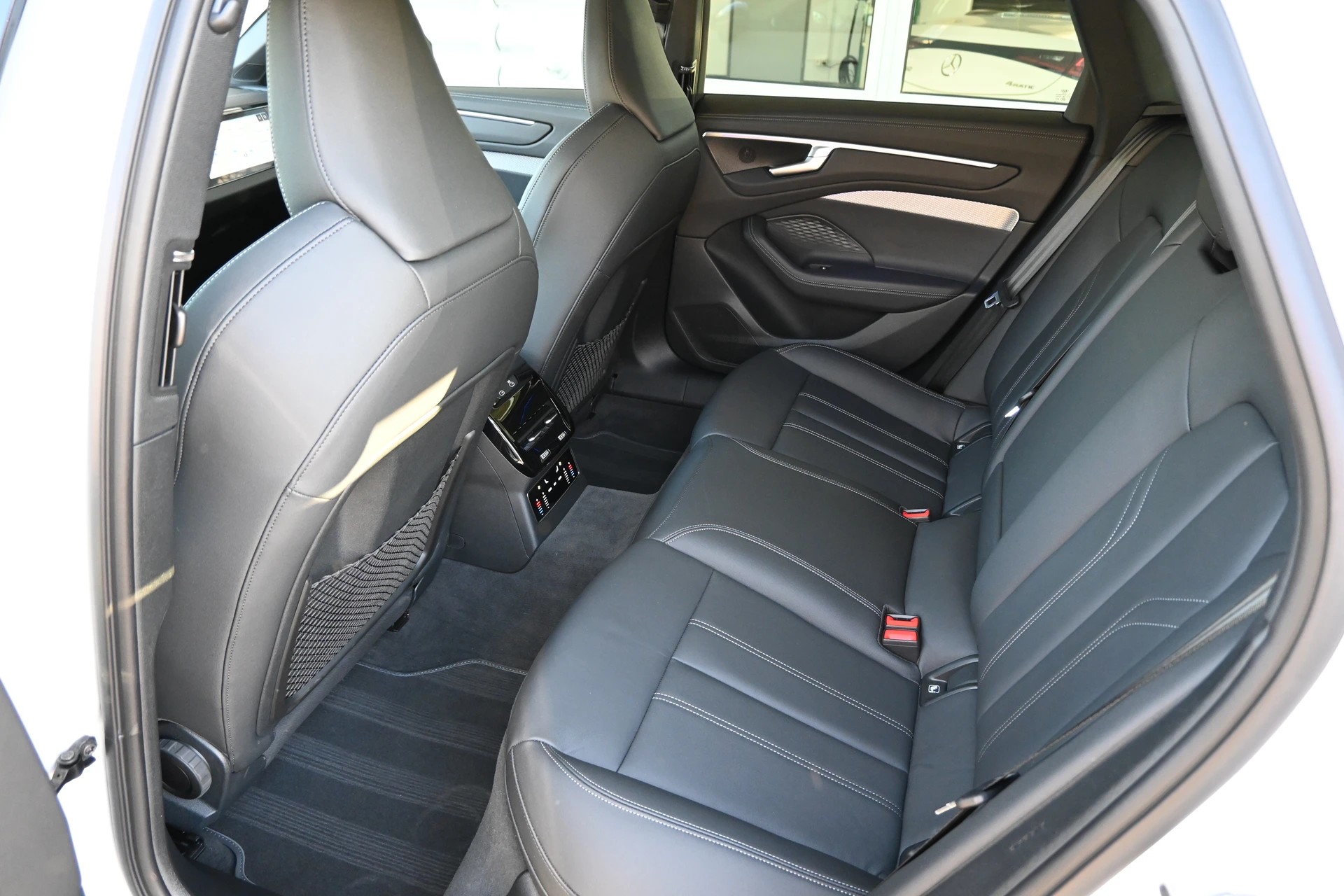 AUDI A6 Avant 40 TDI S-Line Plus Black 150 kW S tronic-image-12