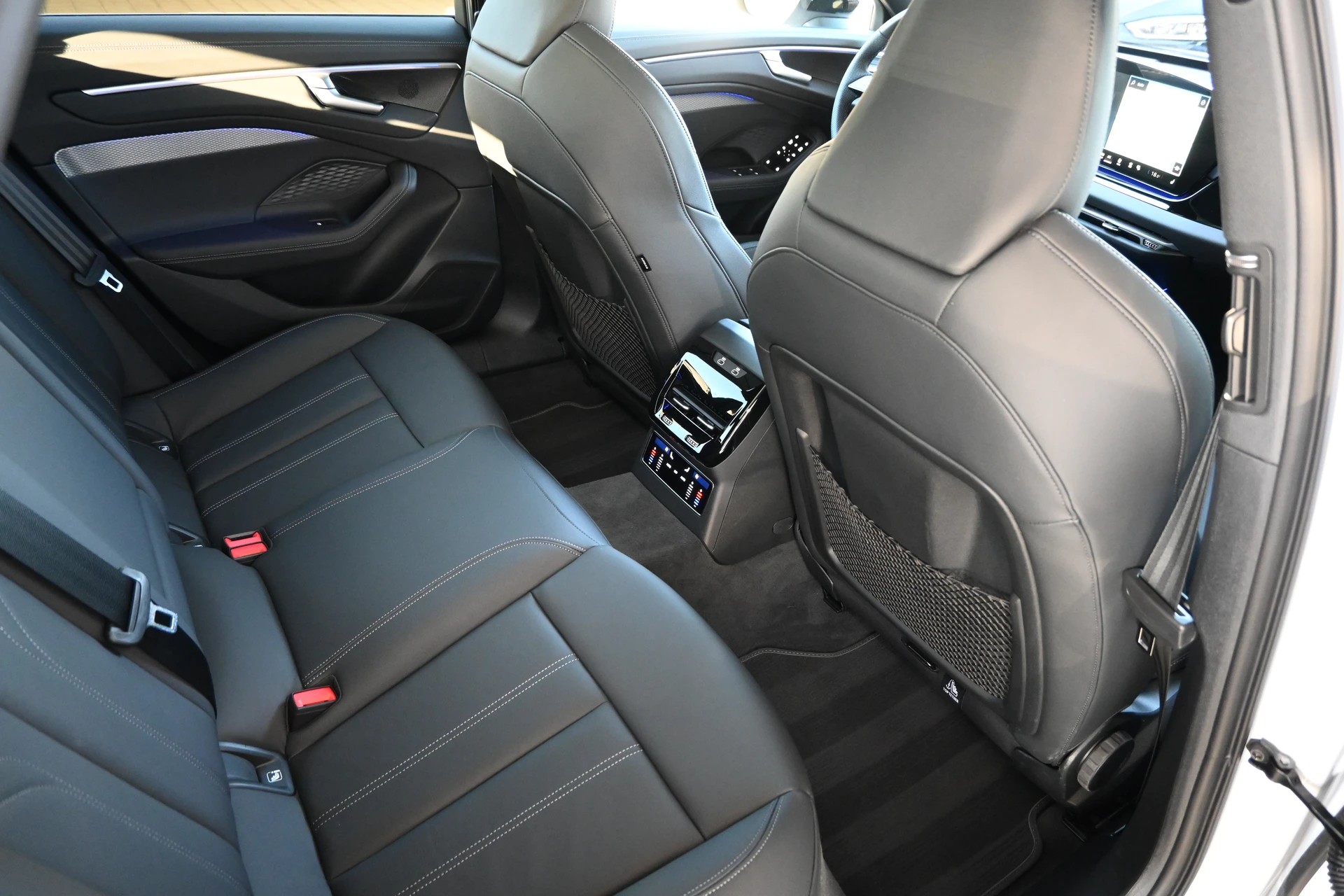 AUDI A6 Avant 40 TDI S-Line Plus Black 150 kW S tronic-image-13