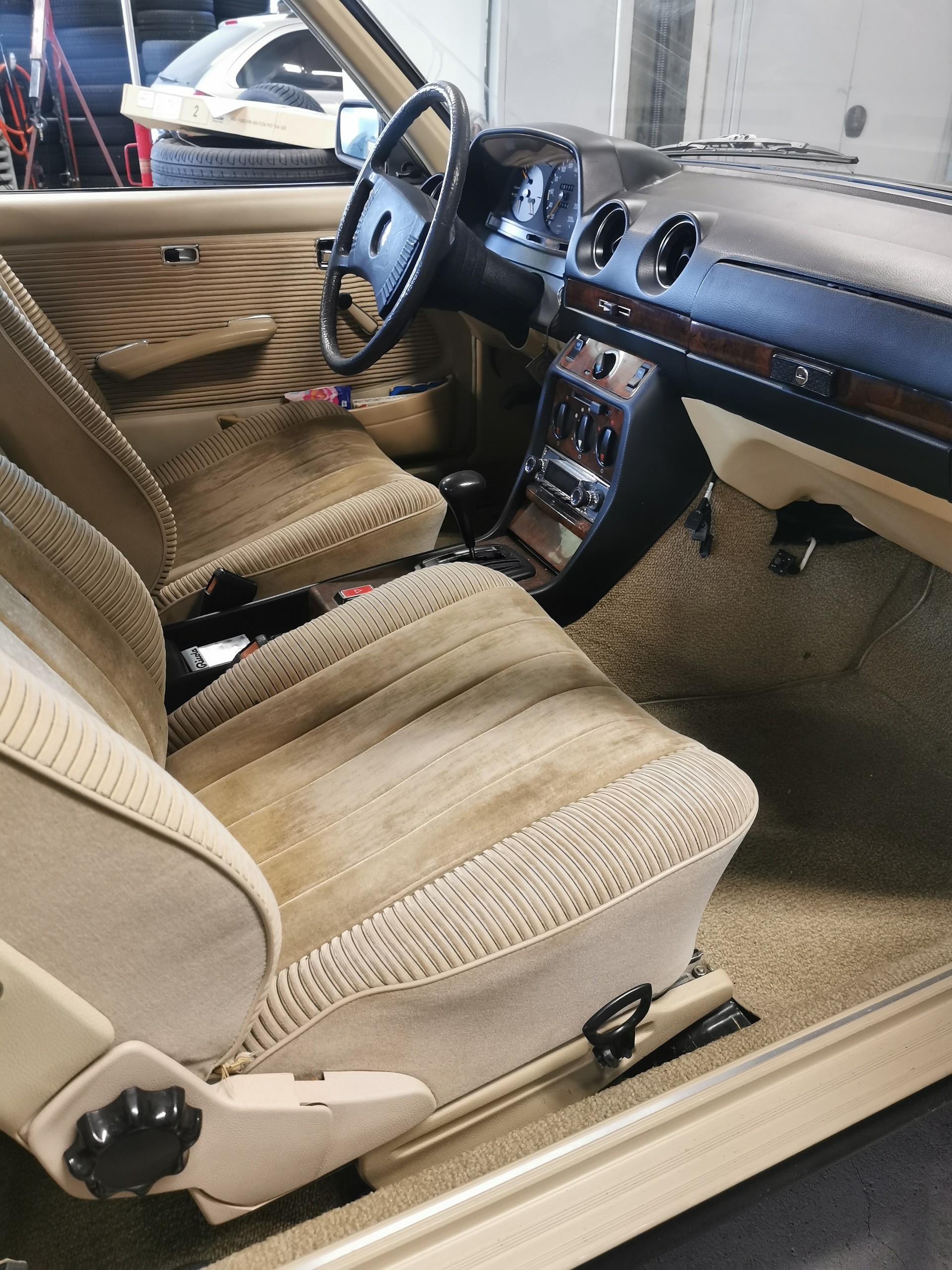 MERCEDES-BENZ 280 CE-image-4