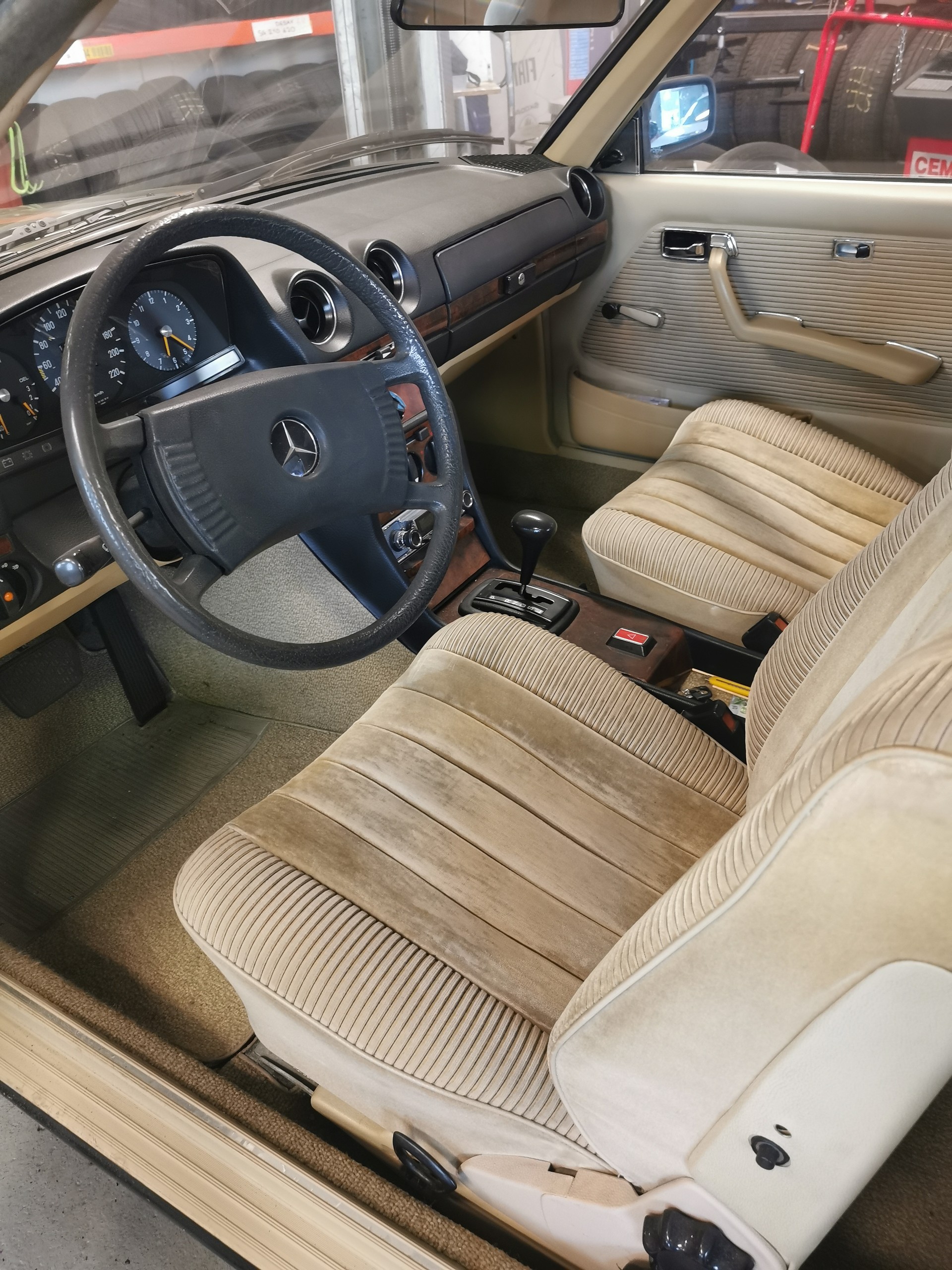 MERCEDES-BENZ 280 CE-image-5
