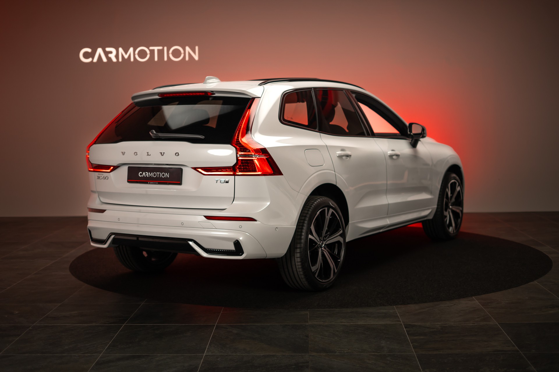 VOLVO XC60 2.0 T8 TE Plus Dark eAWD / Panorama / 360°Kamera / Harman/Kardon / el.Heckklappe-image-3