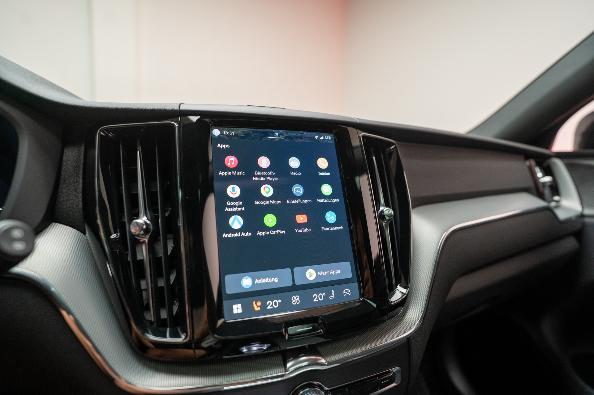 VOLVO XC60 2.0 T8 TE Plus Dark eAWD / Panorama / 360°Kamera / Harman/Kardon / el.Heckklappe-image-26