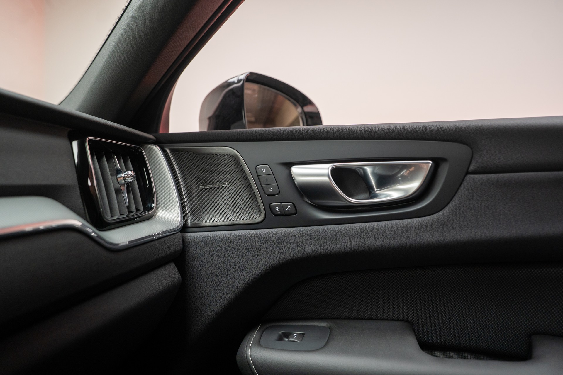 VOLVO XC60 2.0 T8 TE Plus Dark eAWD / Panorama / 360°Kamera / Harman/Kardon / el.Heckklappe-image-30