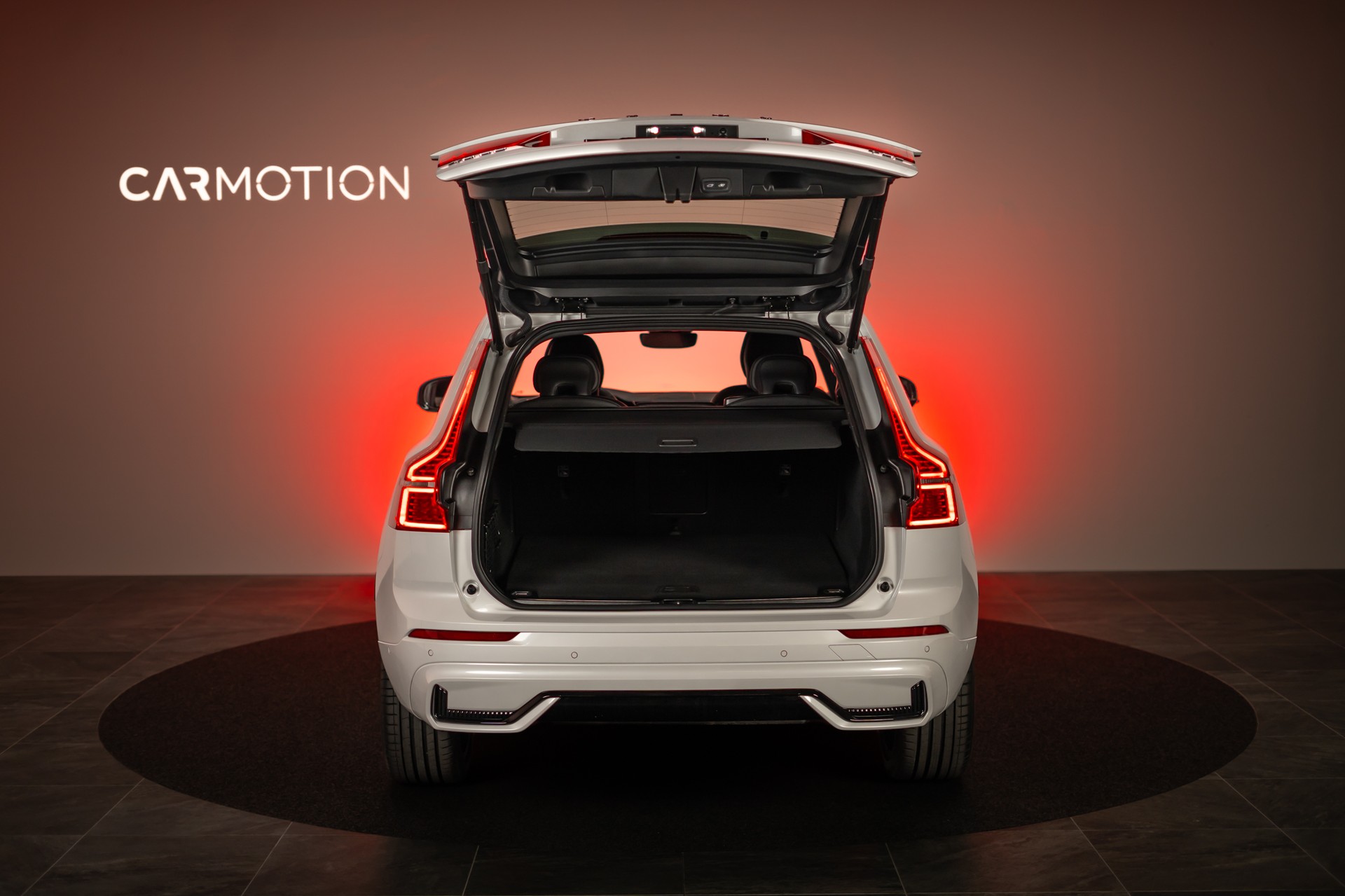 VOLVO XC60 2.0 T8 TE Plus Dark eAWD / Panorama / 360°Kamera / Harman/Kardon / el.Heckklappe-image-5