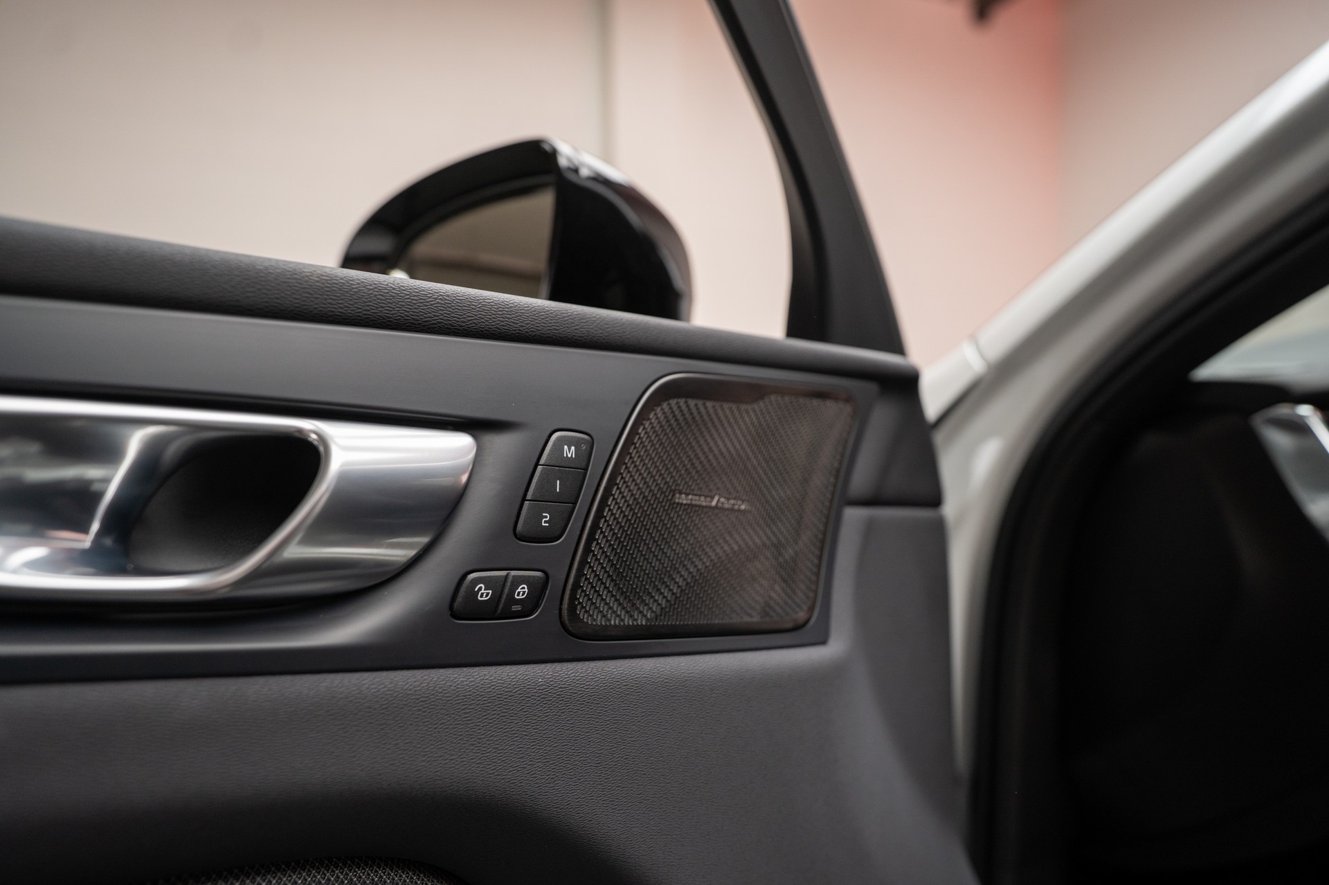 VOLVO XC60 2.0 T8 TE Plus Dark eAWD / Panorama / 360°Kamera / Harman/Kardon / el.Heckklappe-image-14