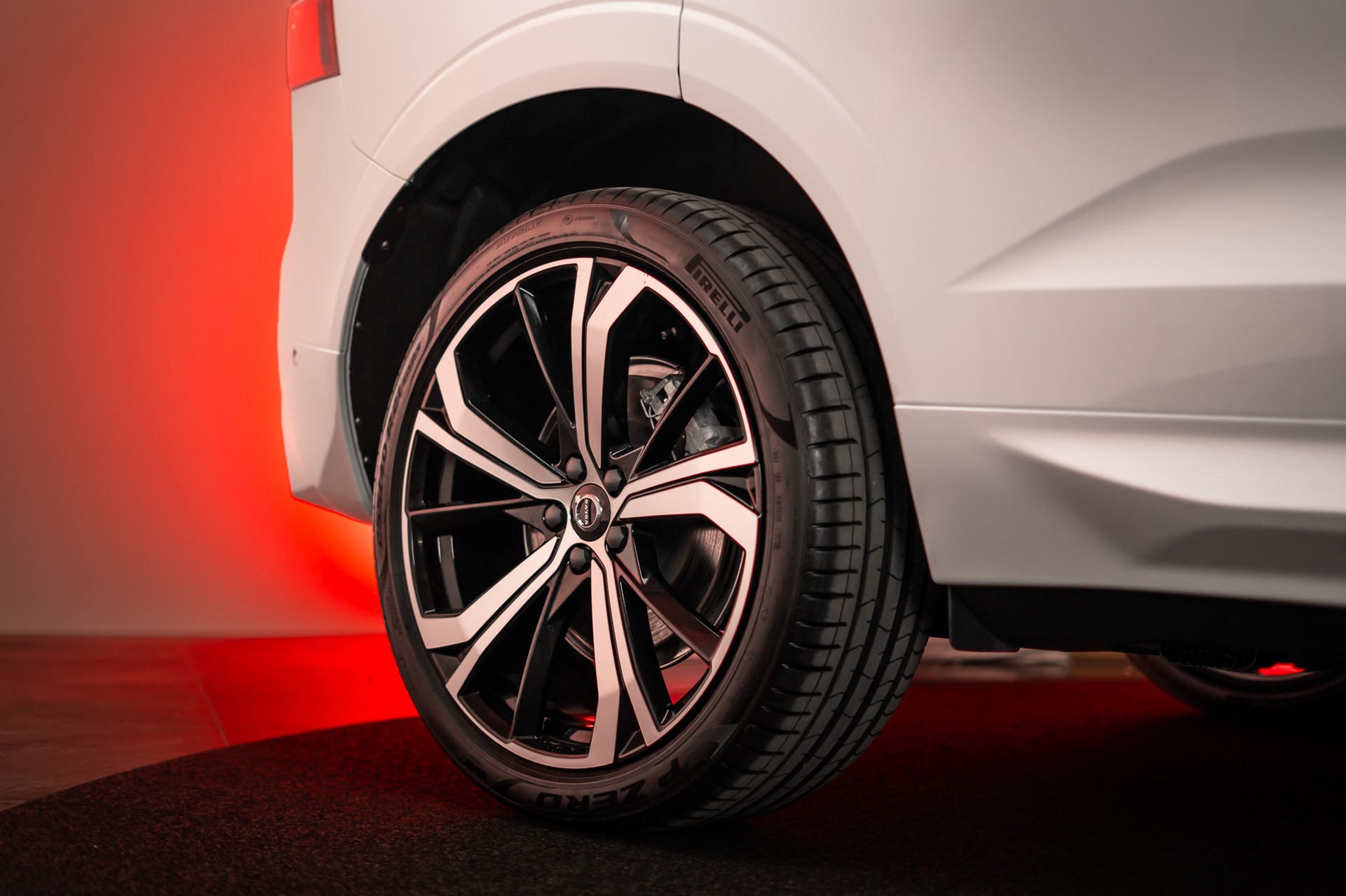 VOLVO XC60 2.0 T8 TE Plus Dark eAWD / Panorama / 360°Kamera / Harman/Kardon / el.Heckklappe-image-32