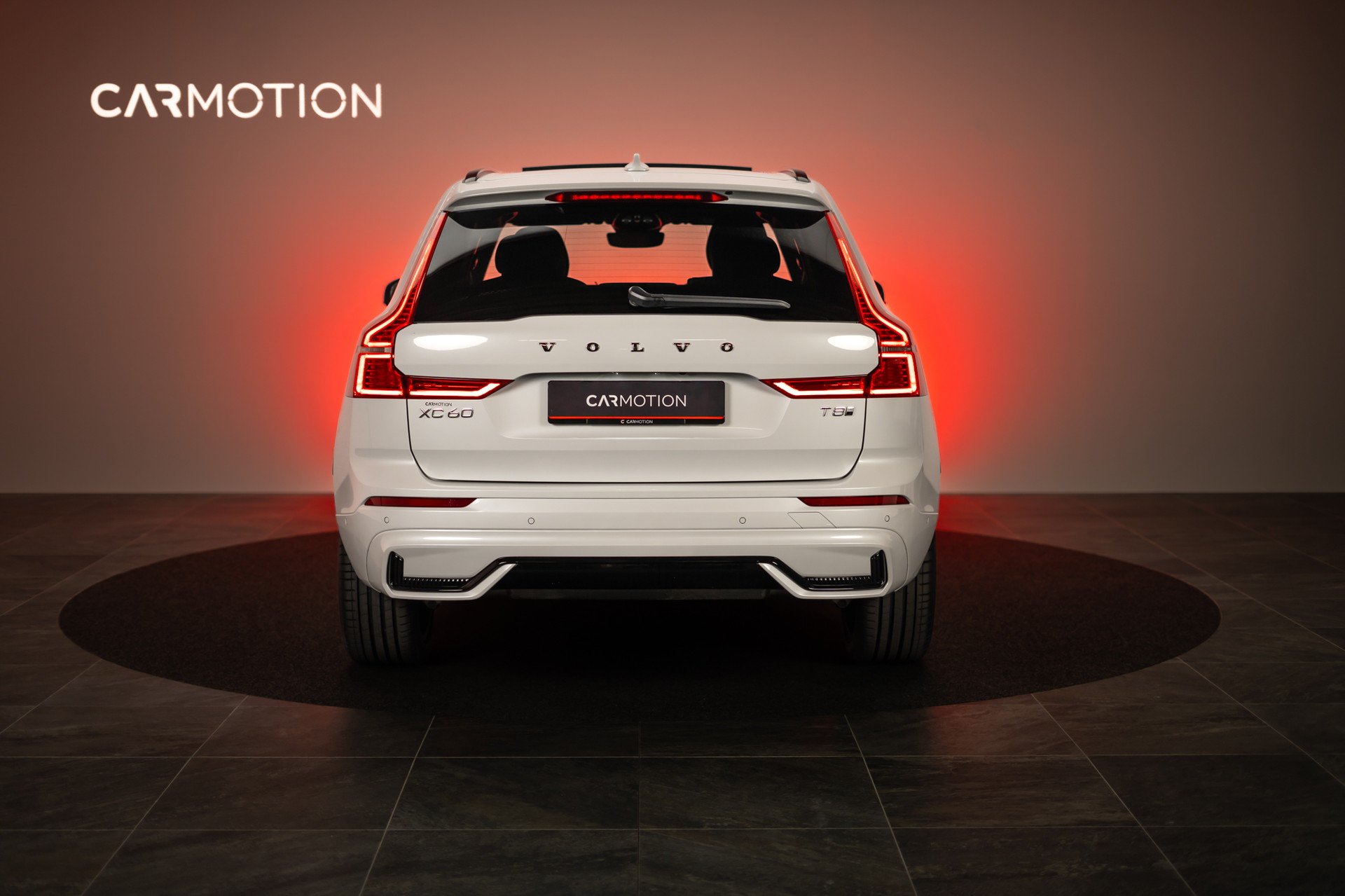 VOLVO XC60 2.0 T8 TE Plus Dark eAWD / Panorama / 360°Kamera / Harman/Kardon / el.Heckklappe-image-4