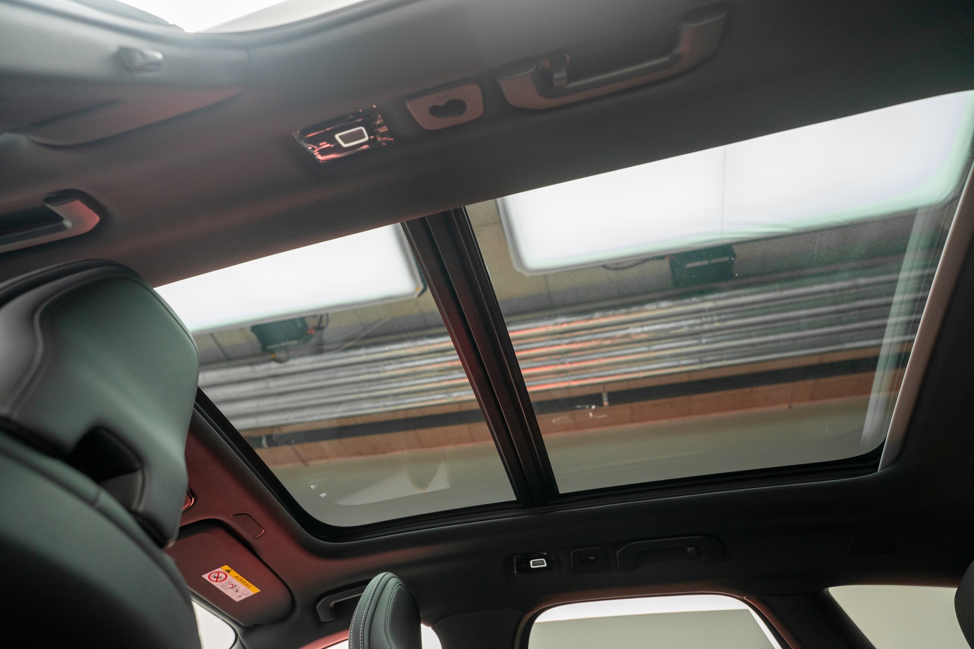 VOLVO XC60 2.0 T8 TE Plus Dark eAWD / Panorama / 360°Kamera / Harman/Kardon / el.Heckklappe-image-17