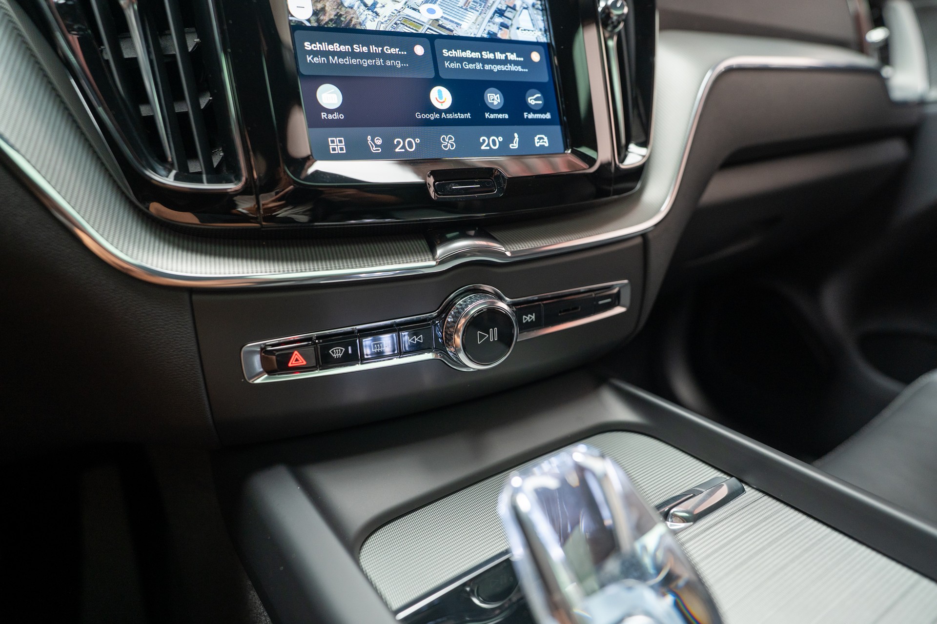 VOLVO XC60 2.0 T8 TE Plus Dark eAWD / Panorama / 360°Kamera / Harman/Kardon / el.Heckklappe-image-12
