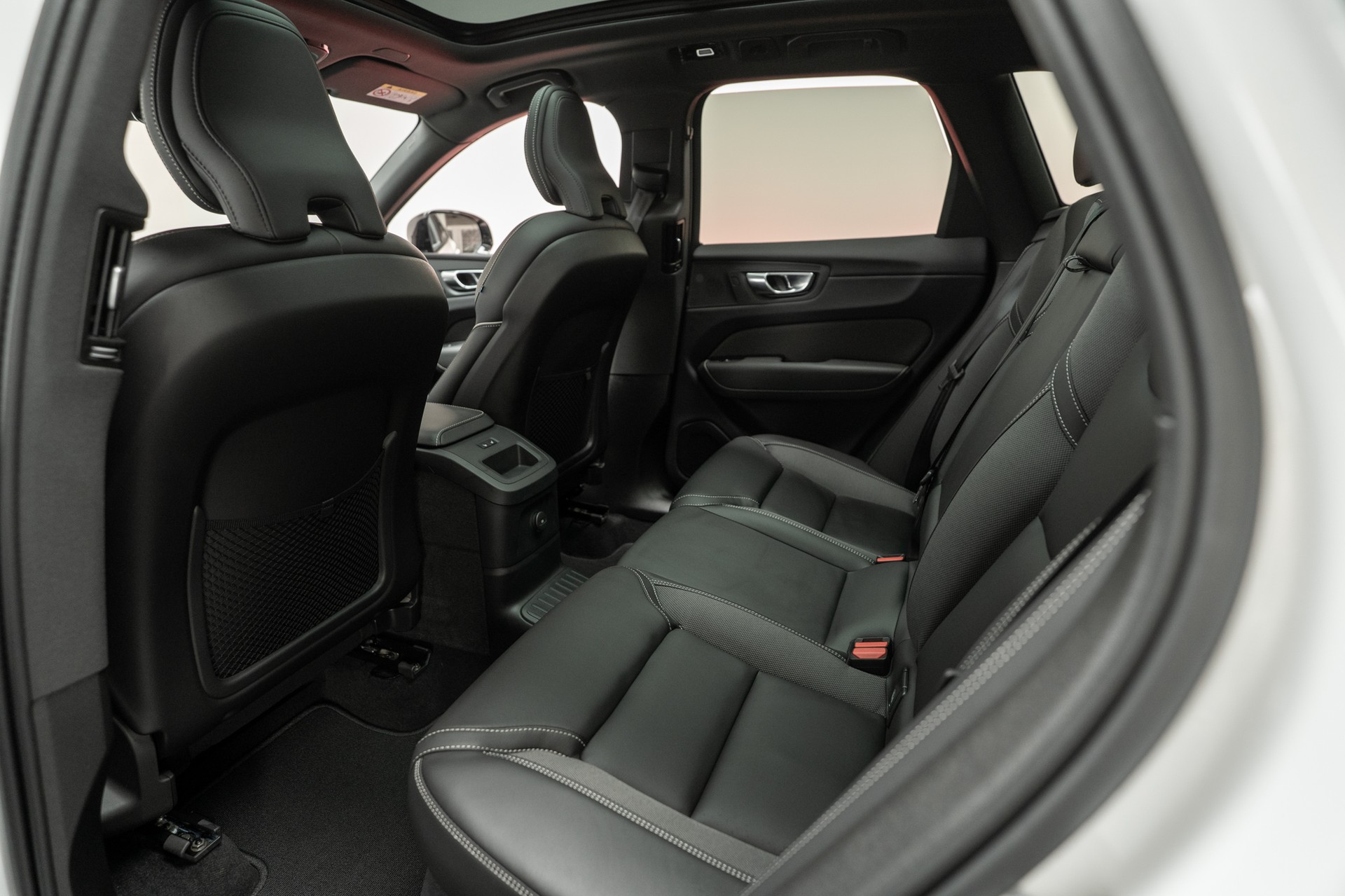 VOLVO XC60 2.0 T8 TE Plus Dark eAWD / Panorama / 360°Kamera / Harman/Kardon / el.Heckklappe-image-15