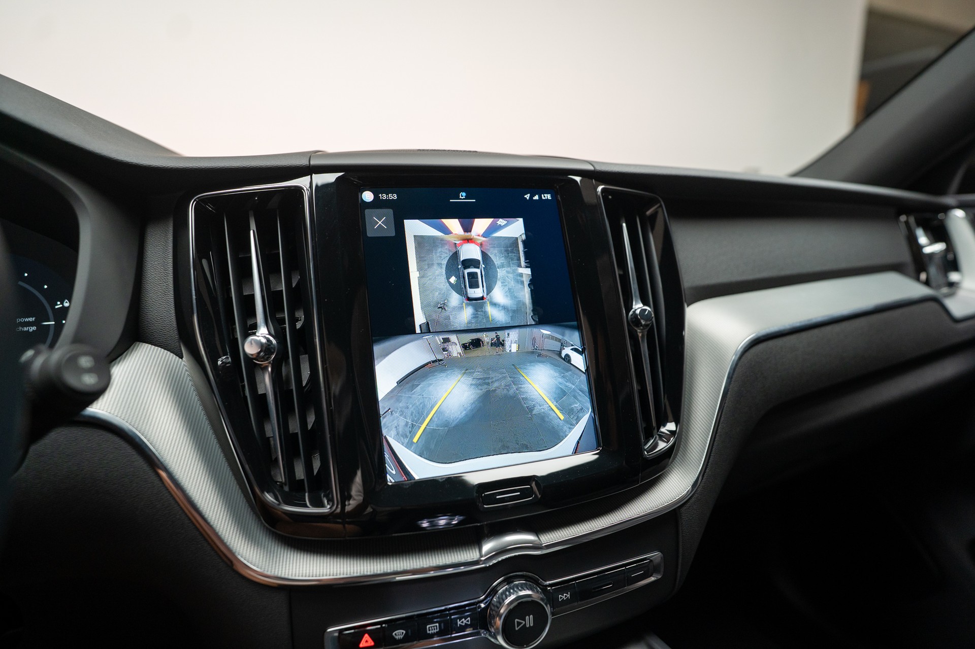 VOLVO XC60 2.0 T8 TE Plus Dark eAWD / Panorama / 360°Kamera / Harman/Kardon / el.Heckklappe-image-29