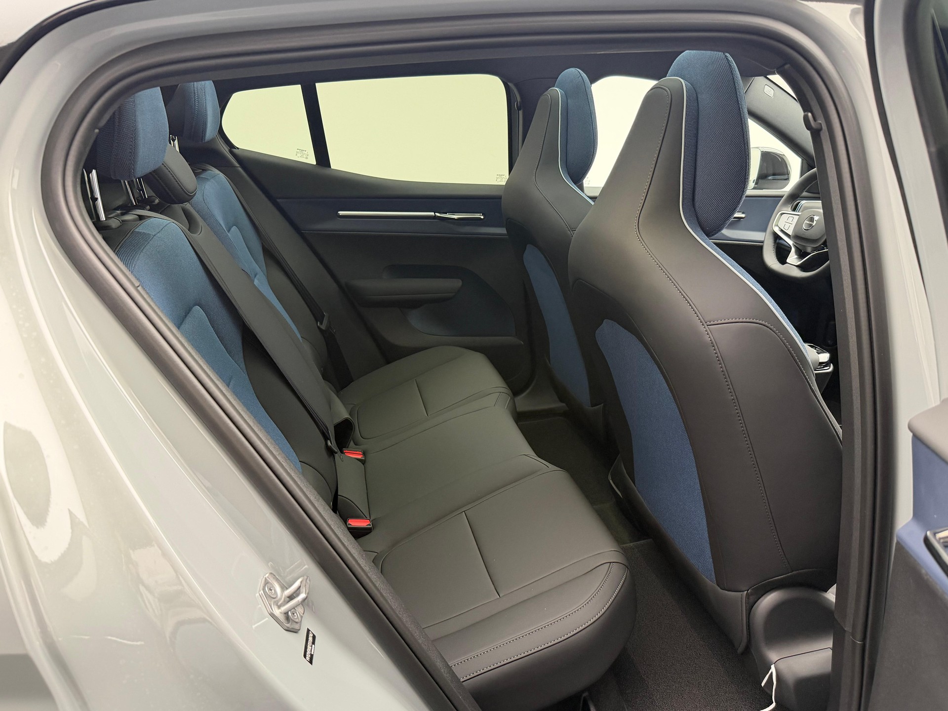 VOLVO EX30 CC E60 Twin Performance AWD-image-24