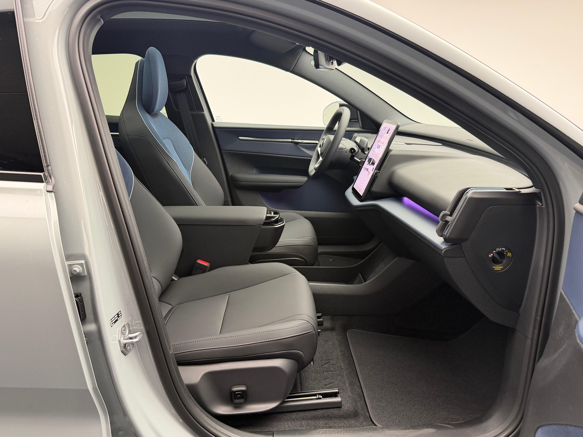 VOLVO EX30 CC E60 Twin Performance AWD-image-25